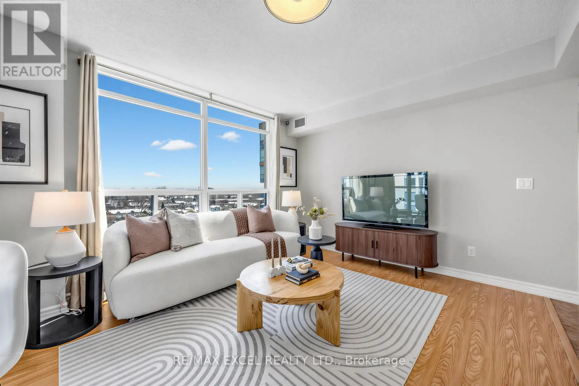 #916 340 WATSON STREET W - Image 8