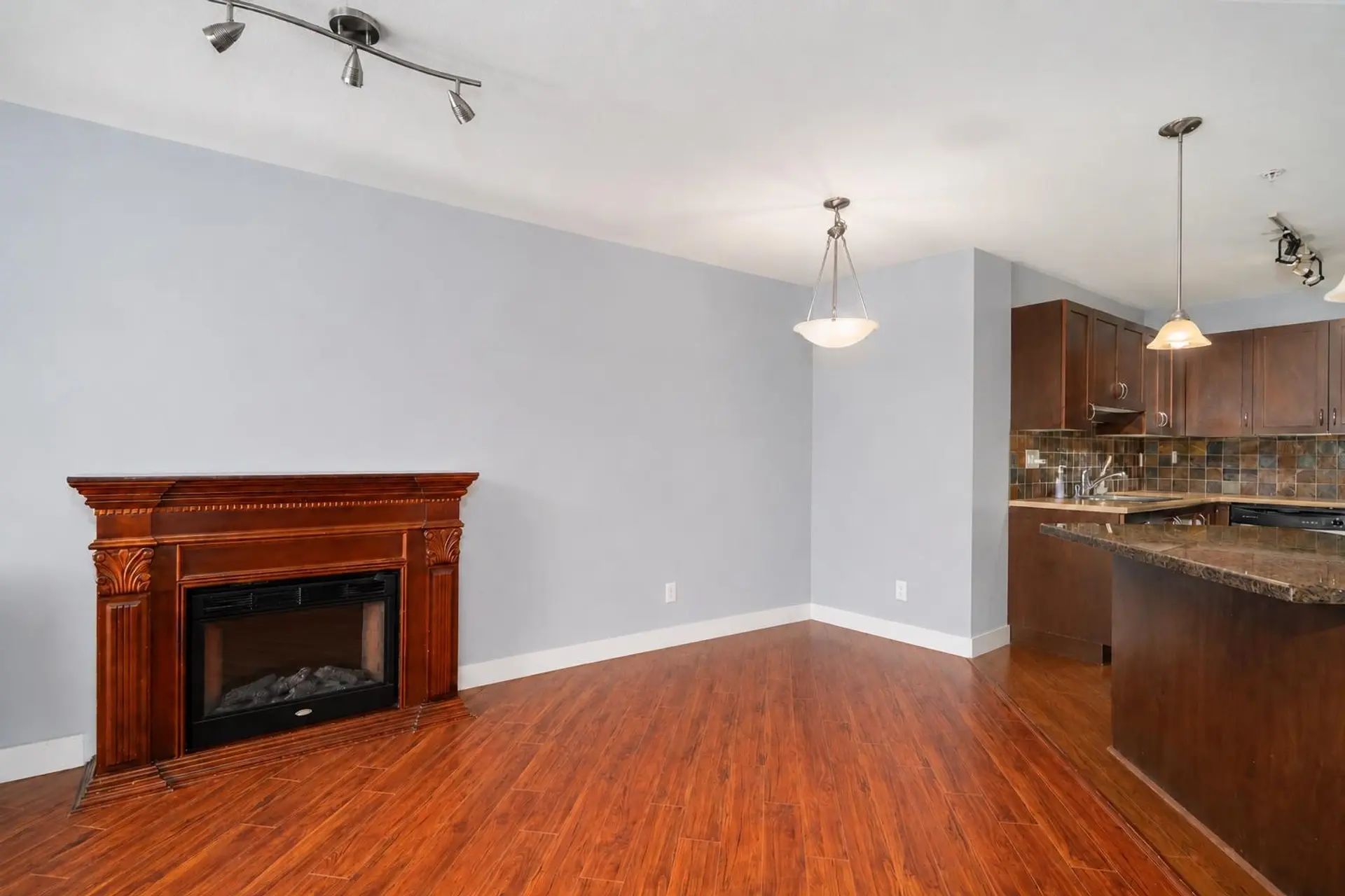 #202 2955 Diamond Crescent - Image 7