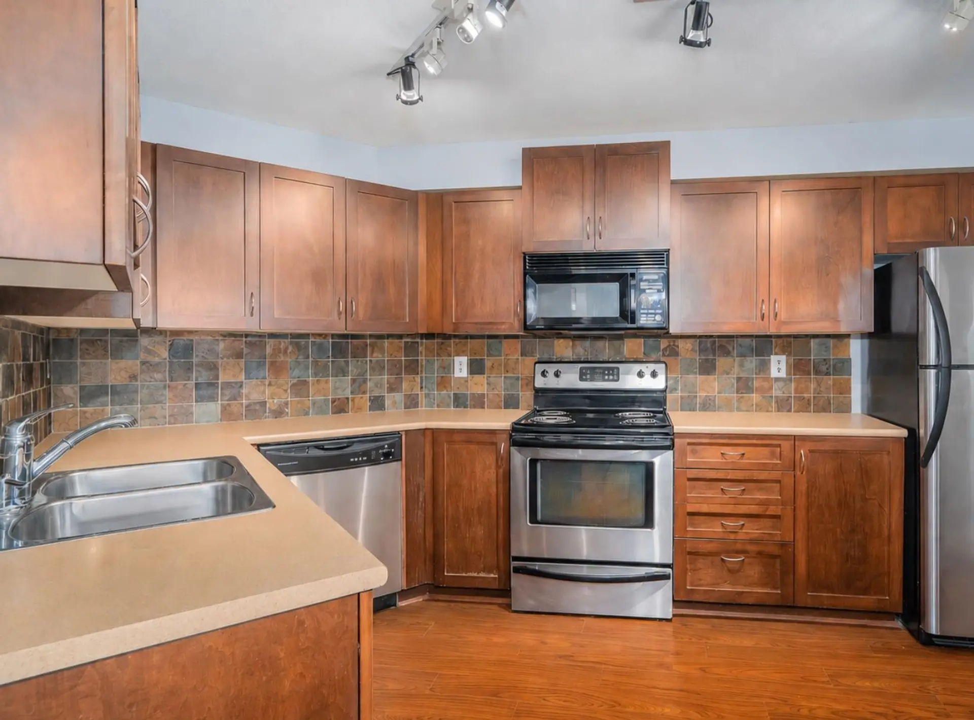 #202 2955 Diamond Crescent - Image 10