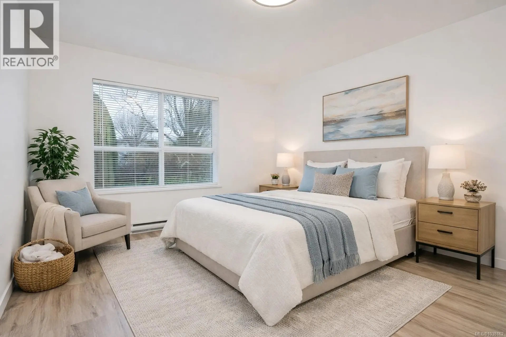 #104 689 Bay St - Image 12