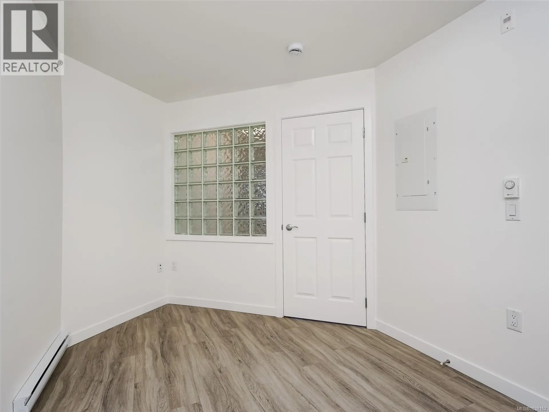 #104 689 Bay St - Image 15