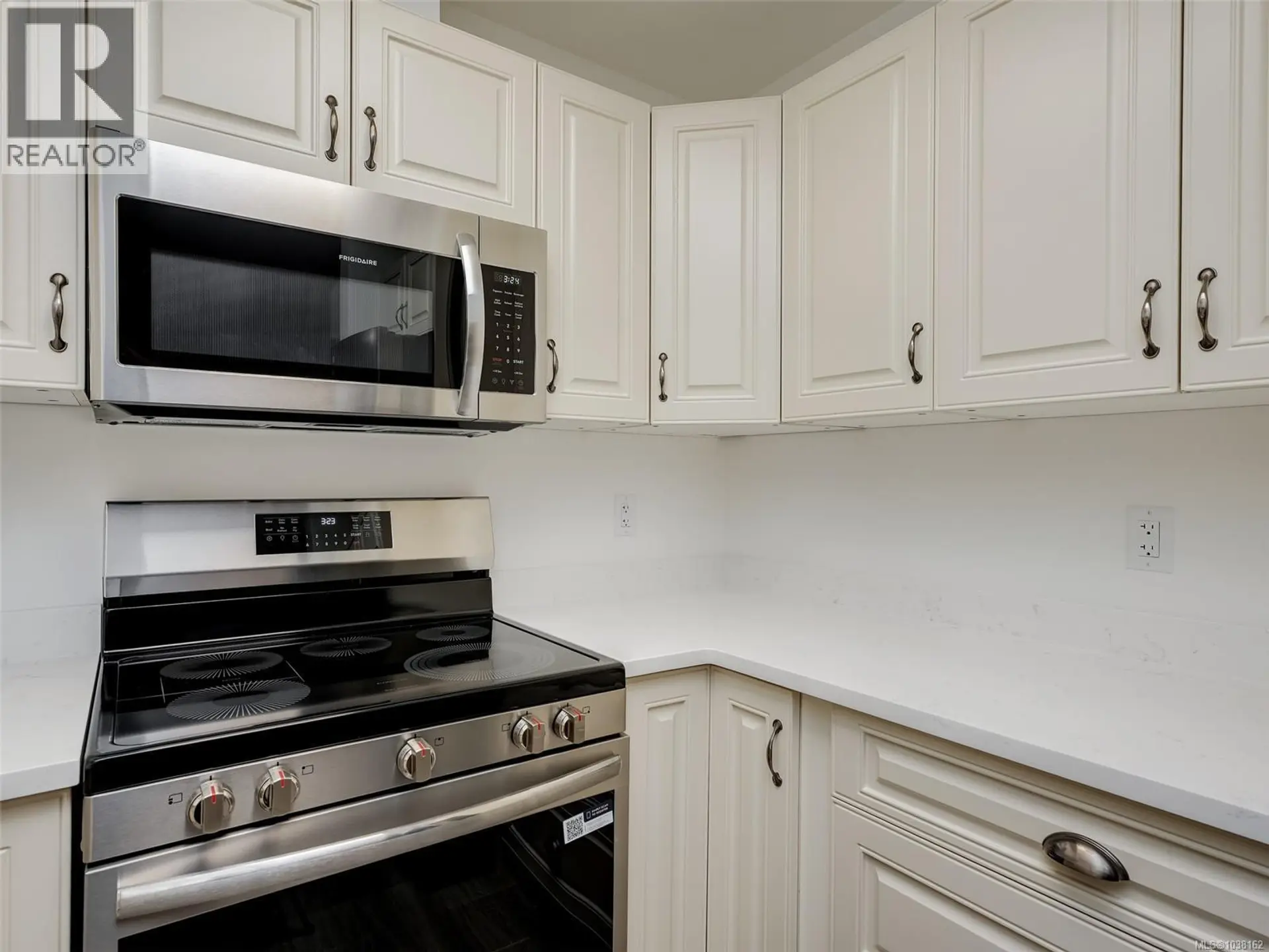 #104 689 Bay St - Image 7