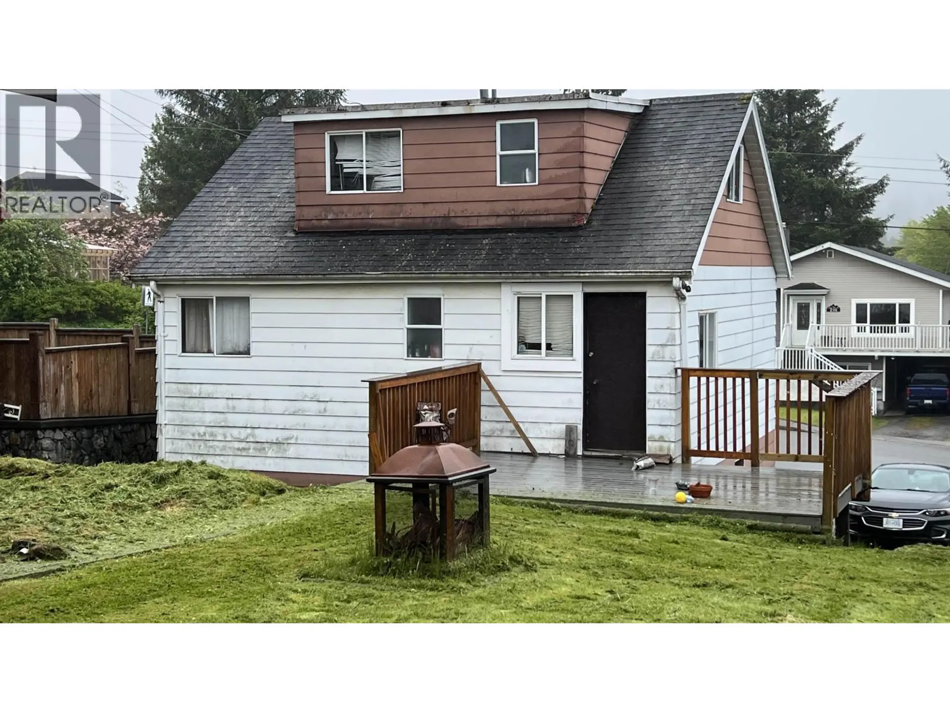 233 E 5TH AVENUE - Image 2