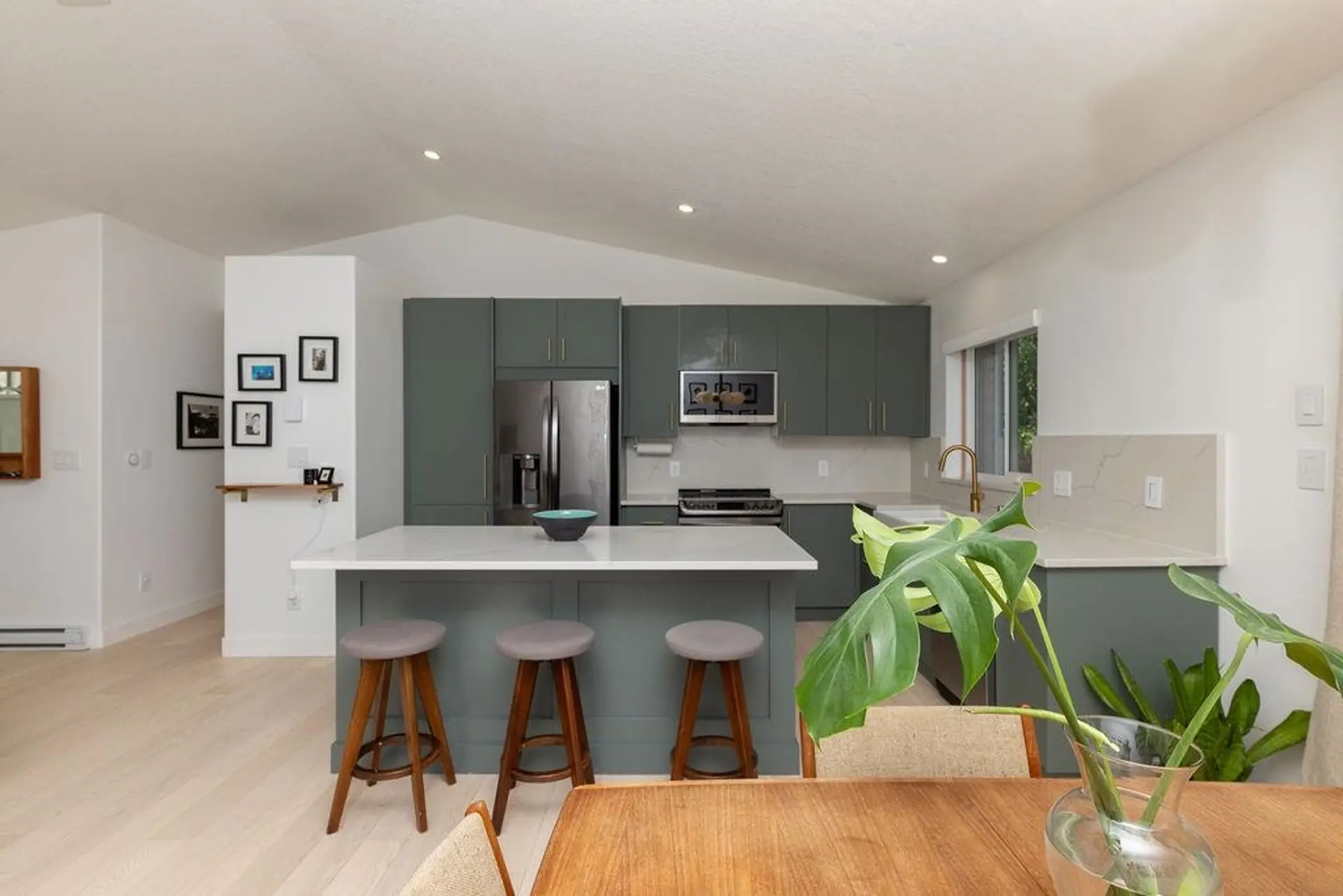 Property at 5700 Trident Avenue, Sechelt, BC