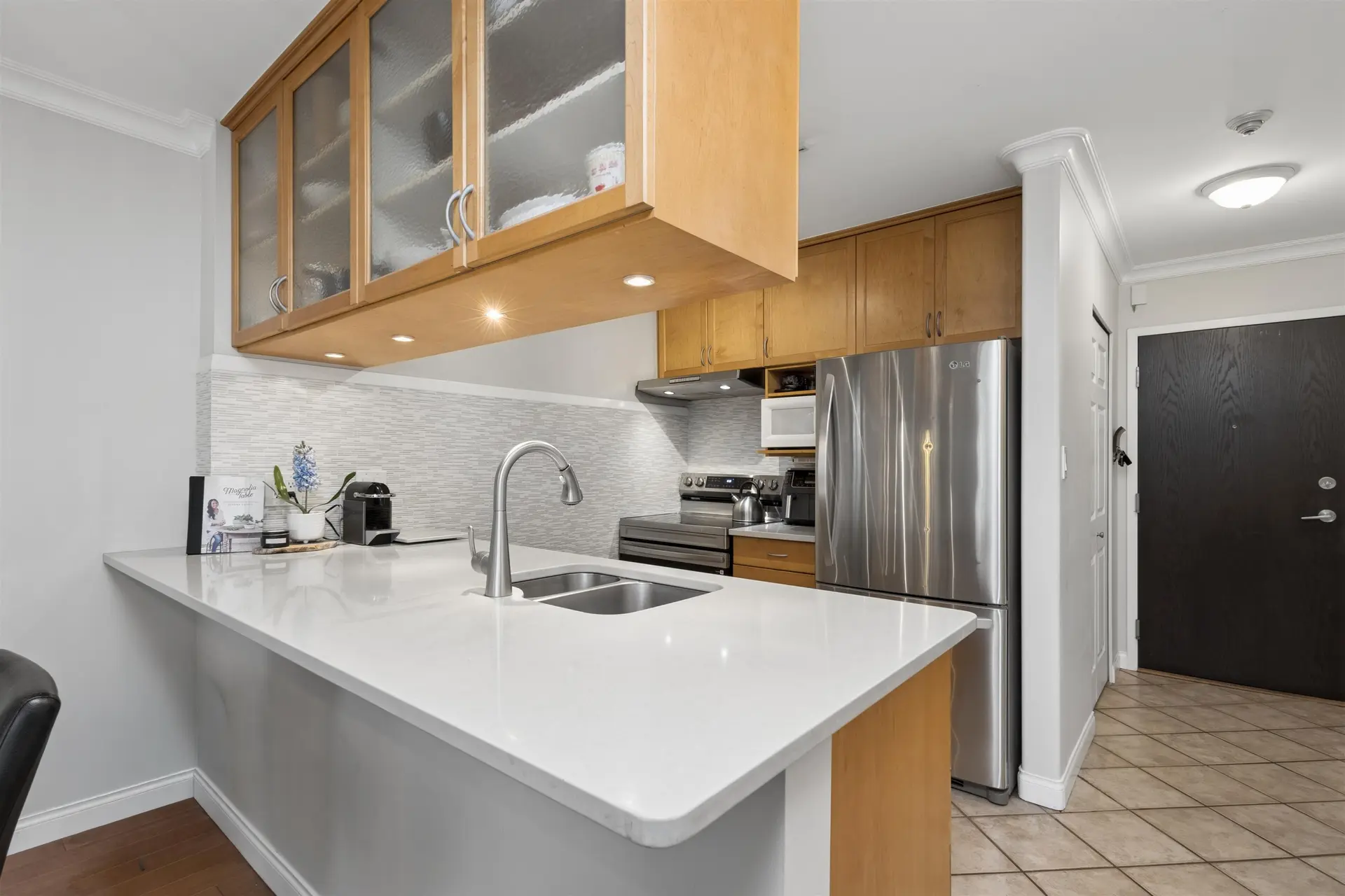 #303 1508 Mariner Walk - Image 2