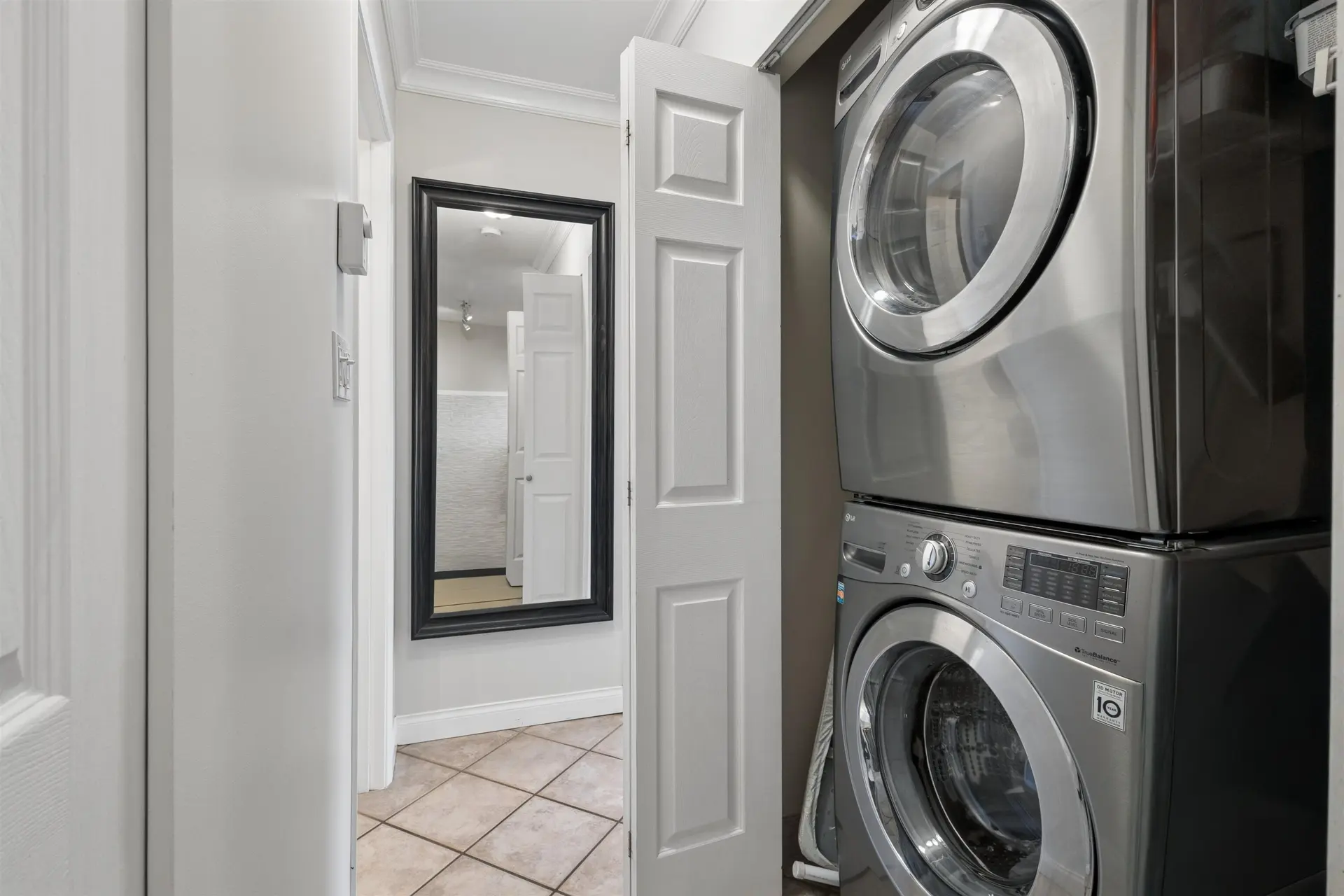 #303 1508 Mariner Walk - Image 17