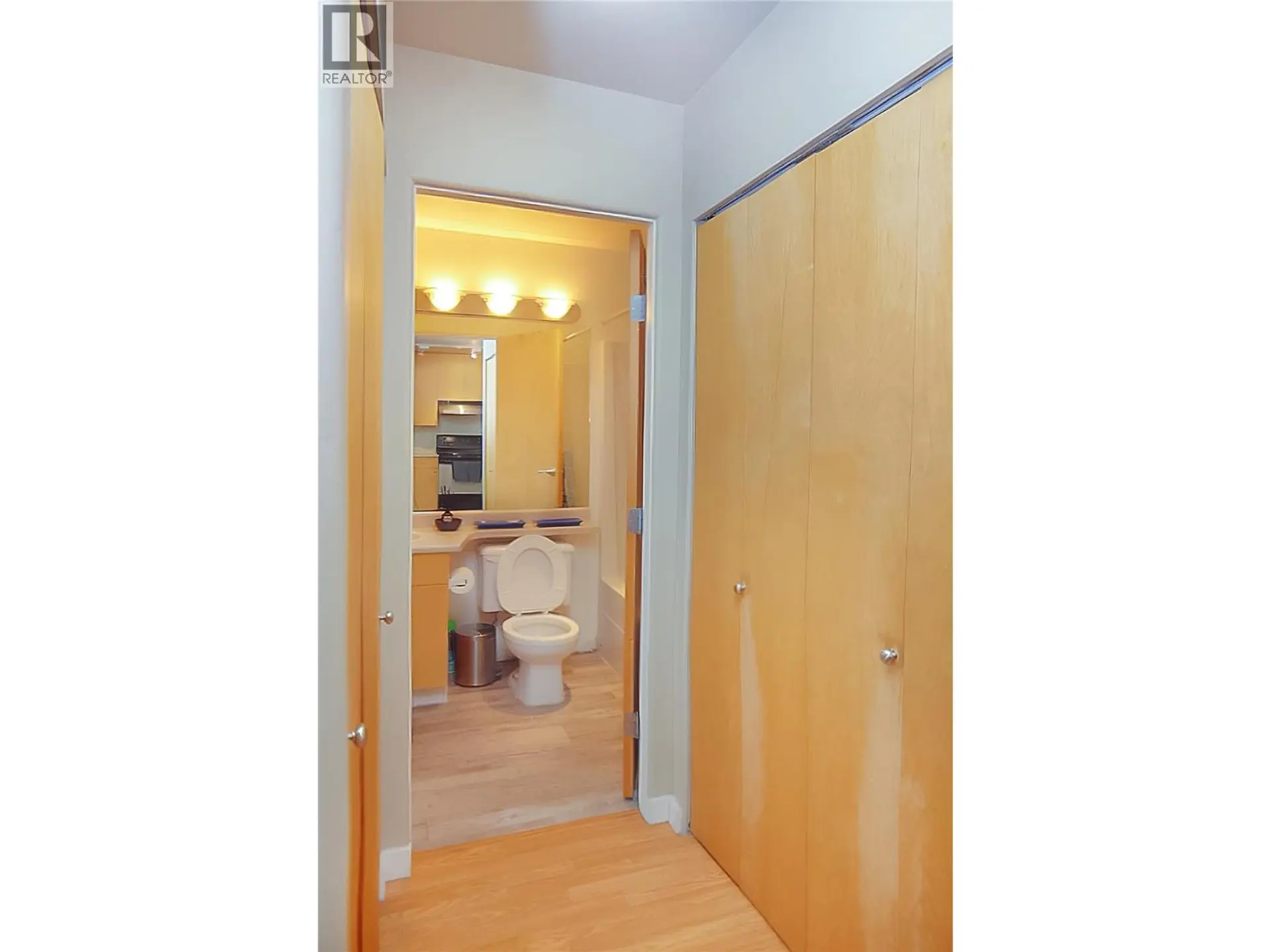 #906 619 VICTORIA Street - Image 4
