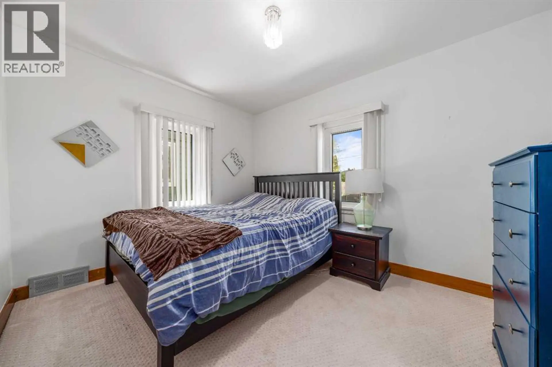 350 4 Street SW - Image 7