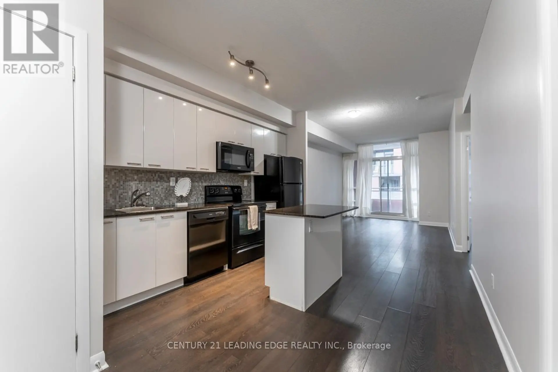 #517 15 BRUYERES MEWS - Image 1