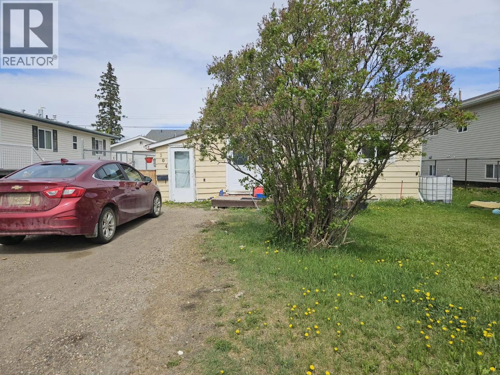 Property at 304 100 Avenue, Dawson Creek, BC