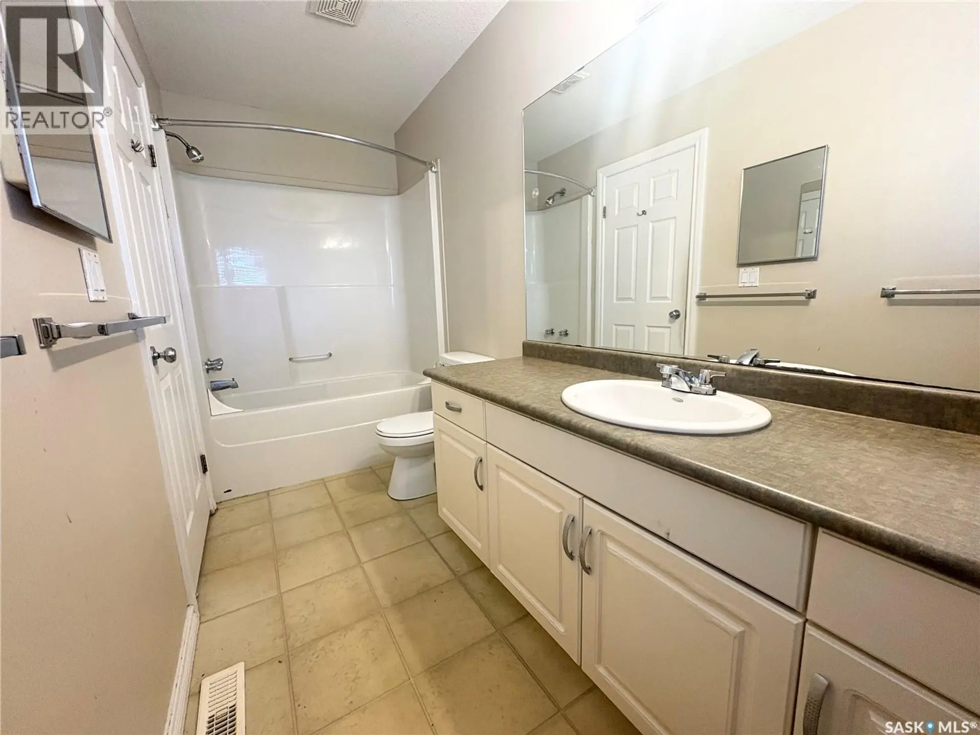 #38 103 BANYAN CRESCENT - Image 14