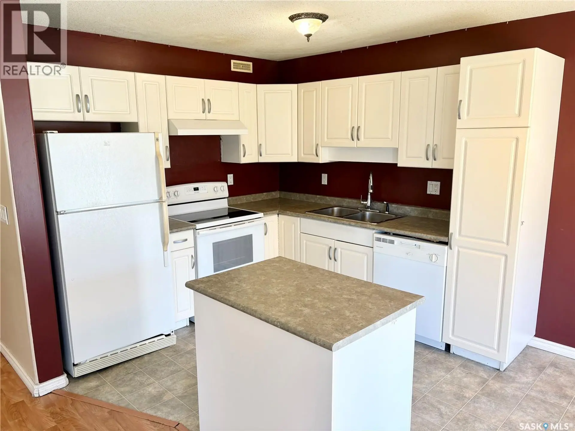 #38 103 BANYAN CRESCENT - Image 2