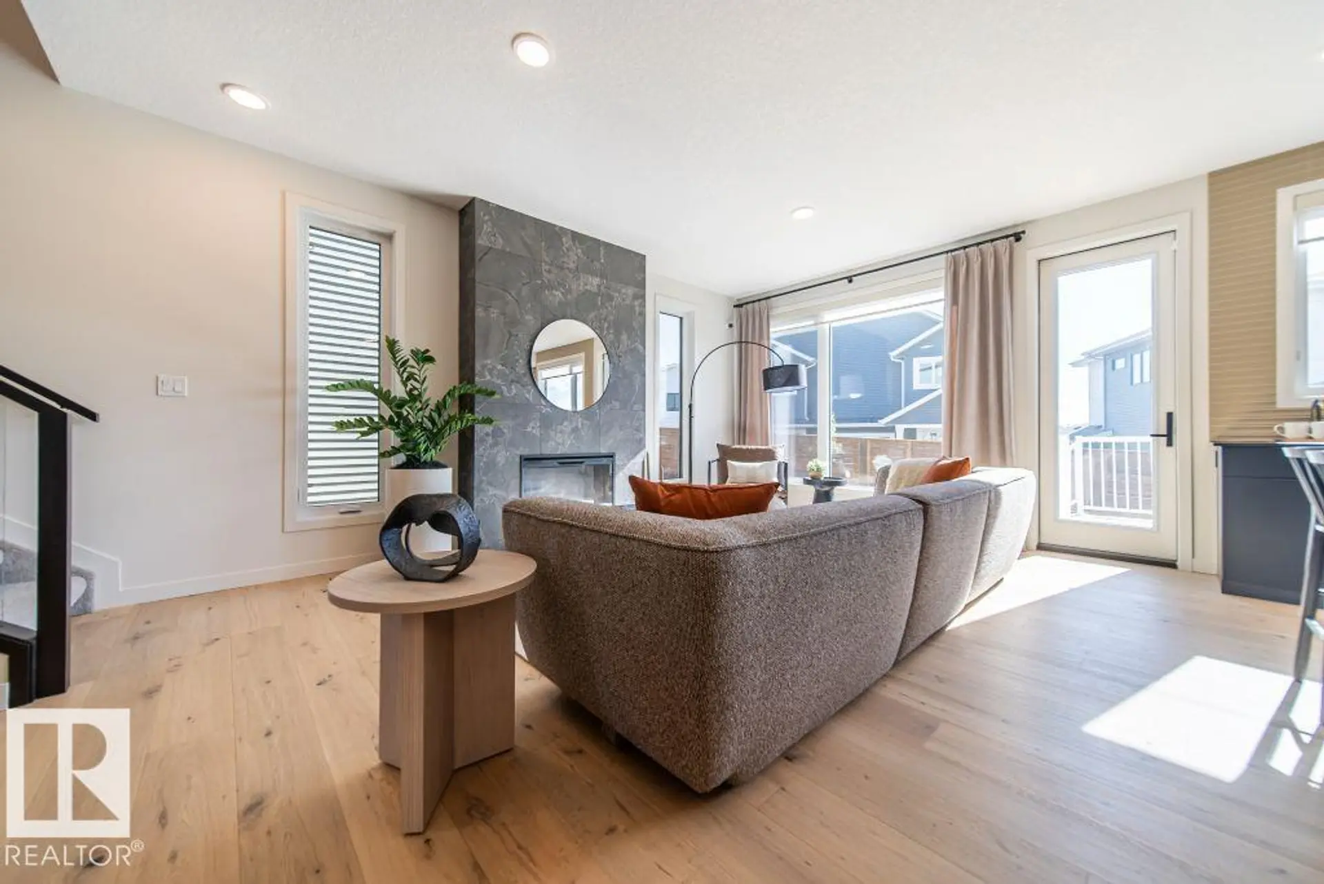 22 Devonshire DR S - Image 5