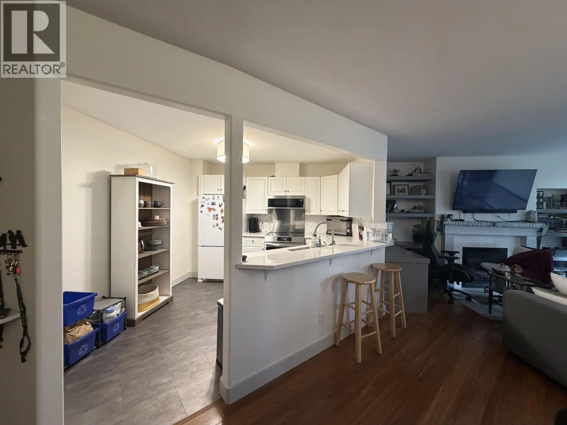 #101 2055 INGLEDEW STREET - Image 2