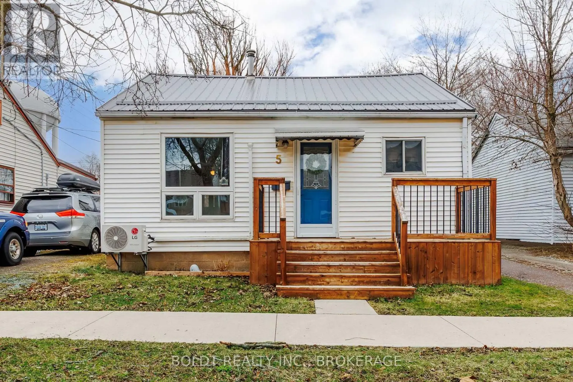 5 NELLES ROAD - Image 1