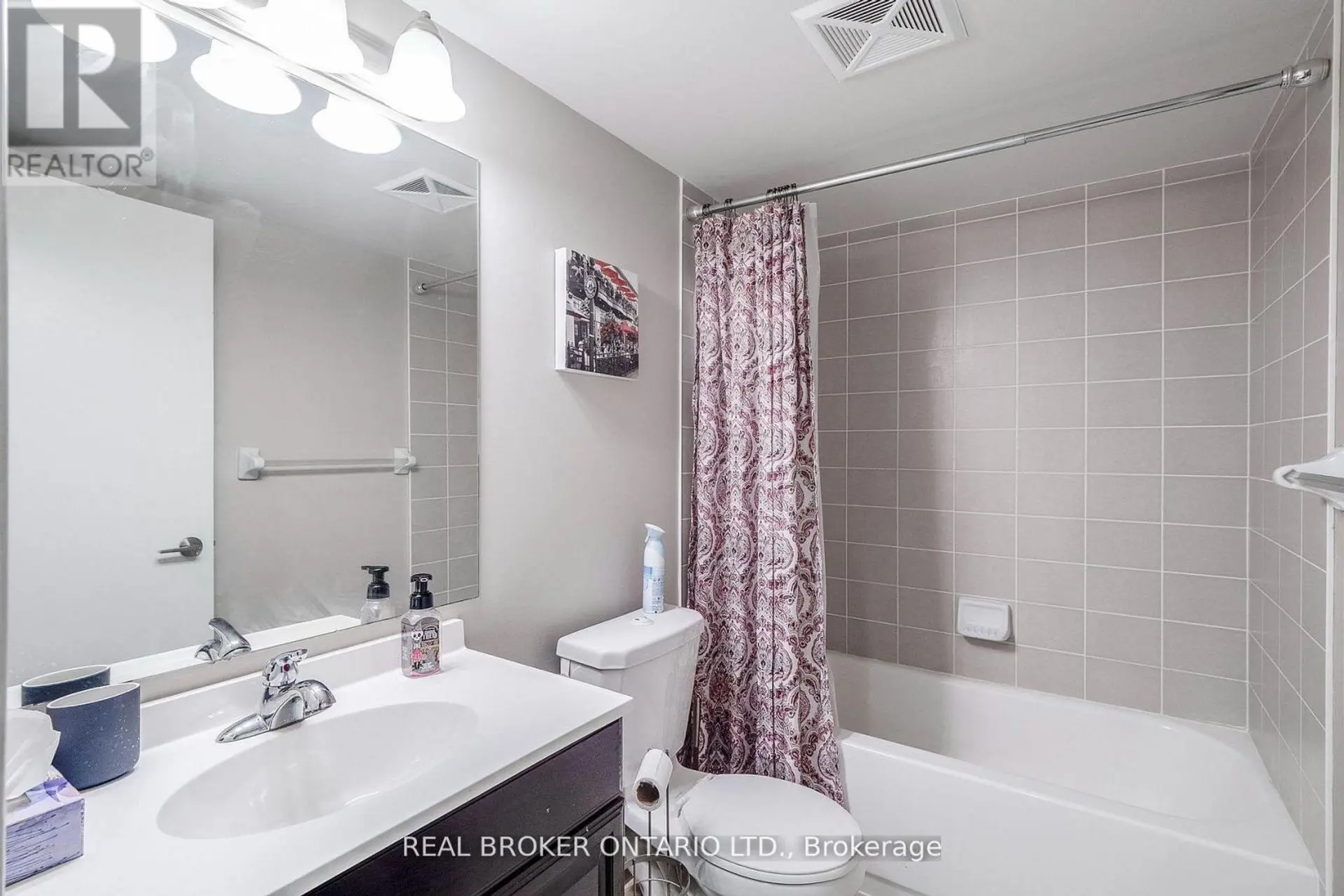 #225 35 SARANAC BOULEVARD - Image 12