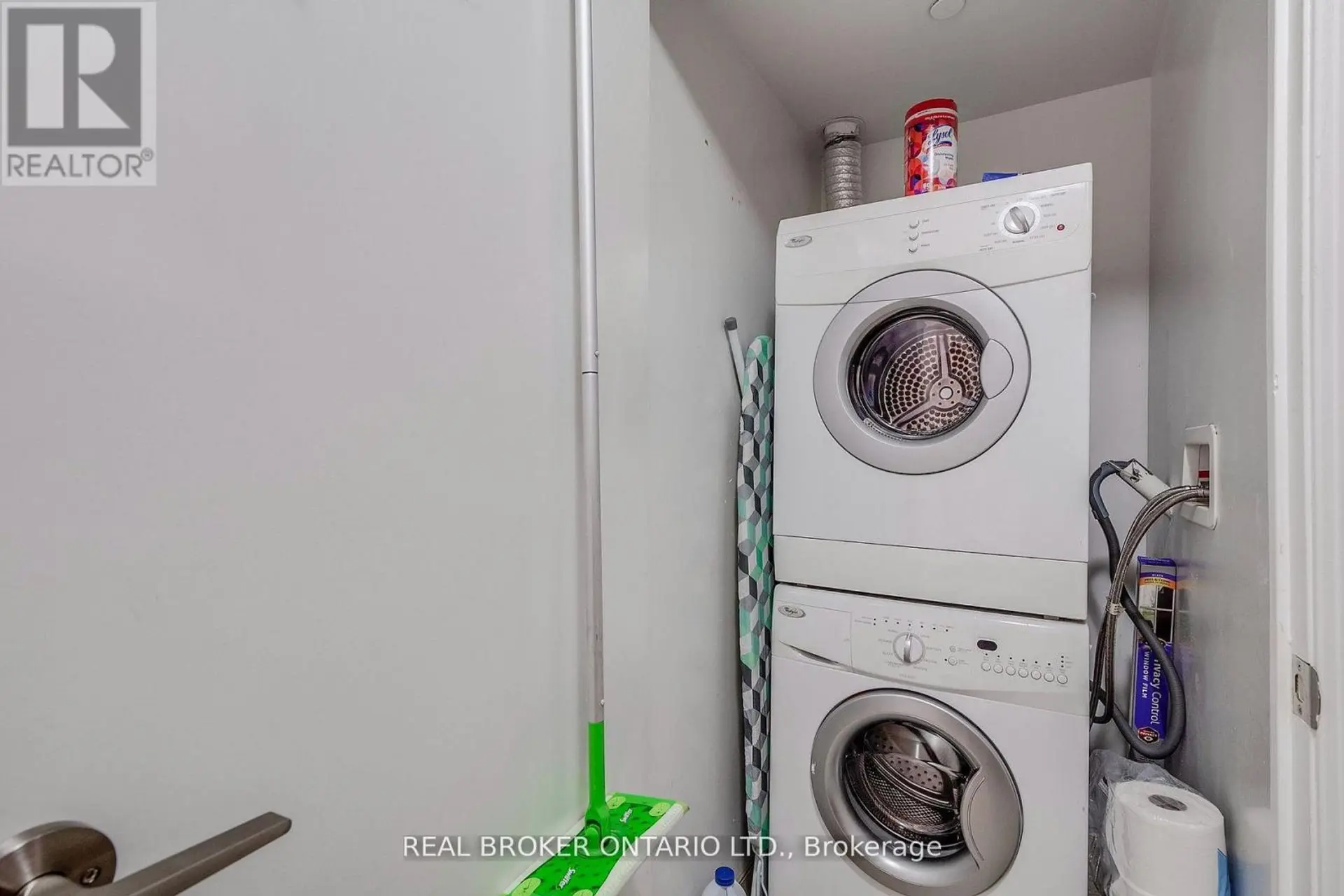 #225 35 SARANAC BOULEVARD - Image 13