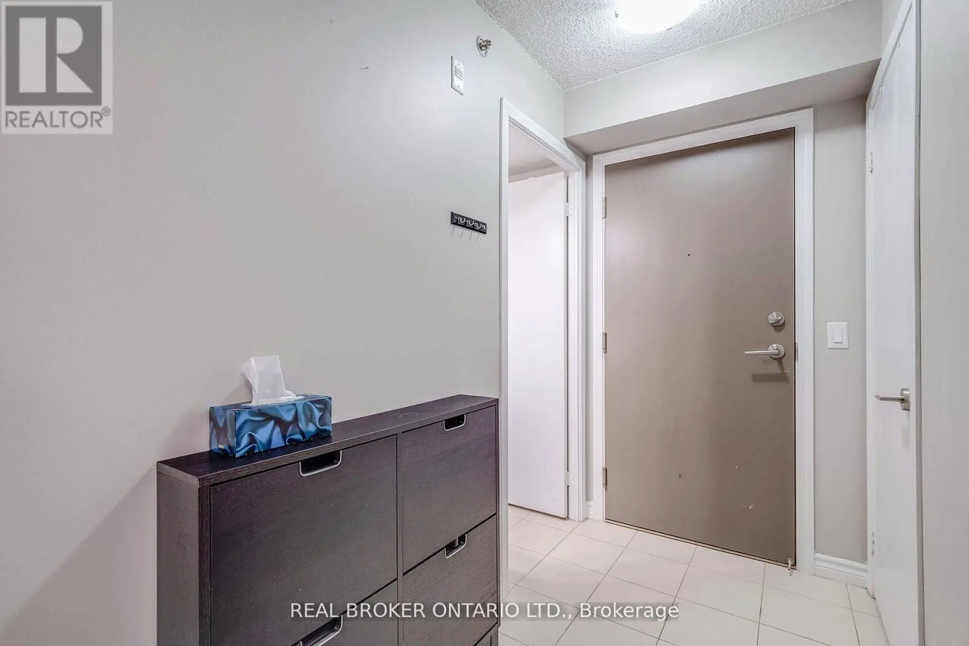 #225 35 SARANAC BOULEVARD - Image 3