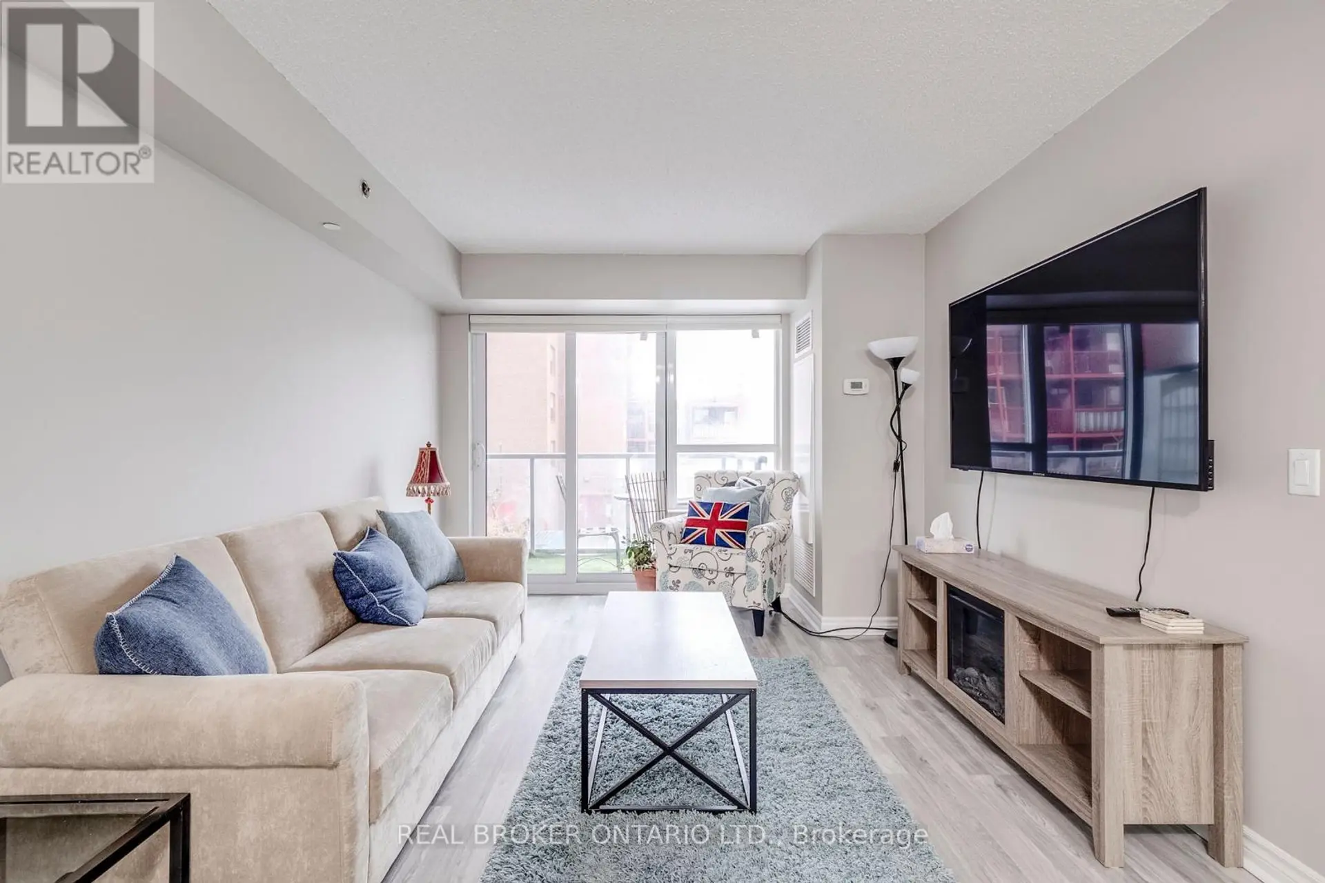 #225 35 SARANAC BOULEVARD - Image 5