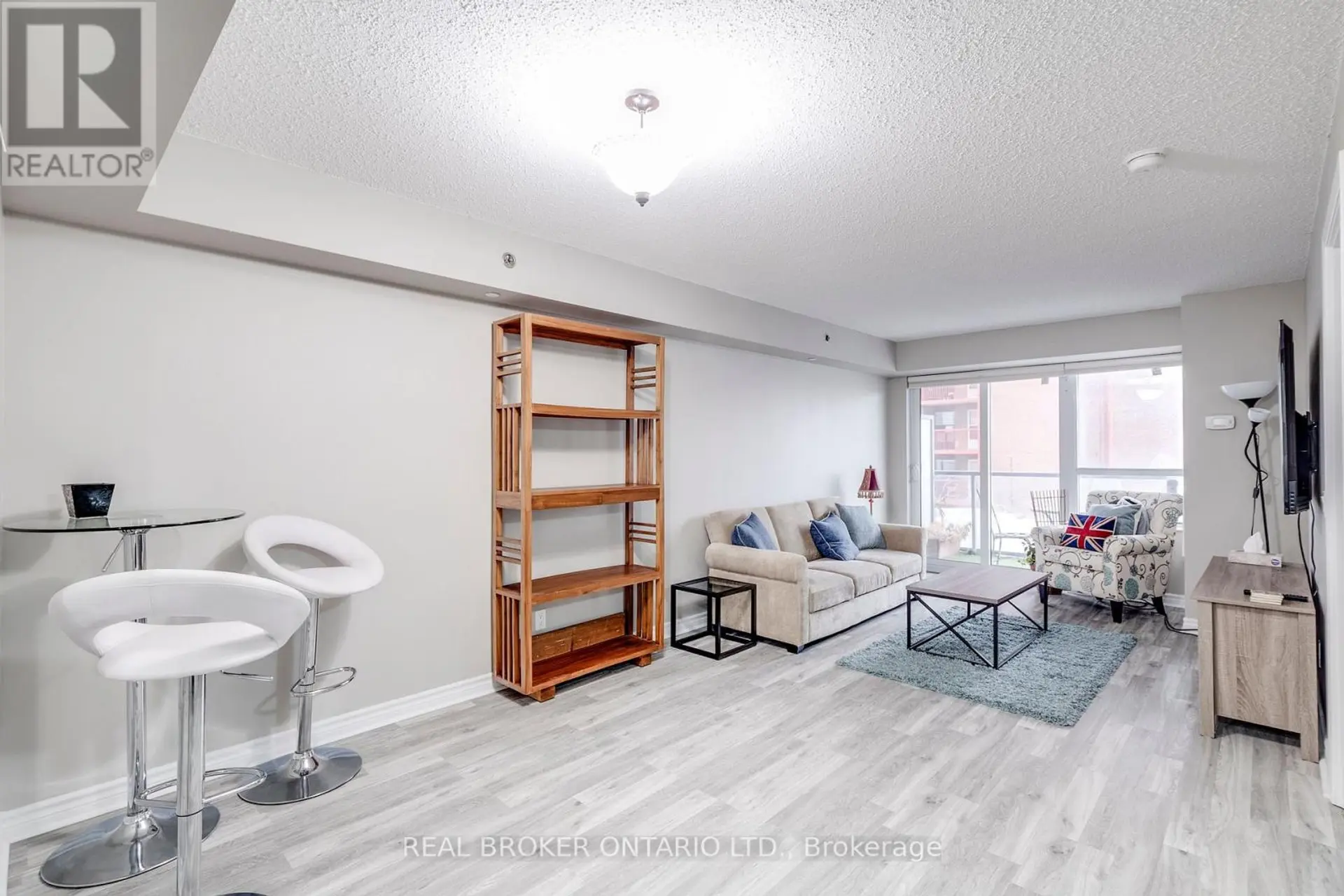 #225 35 SARANAC BOULEVARD - Image 9