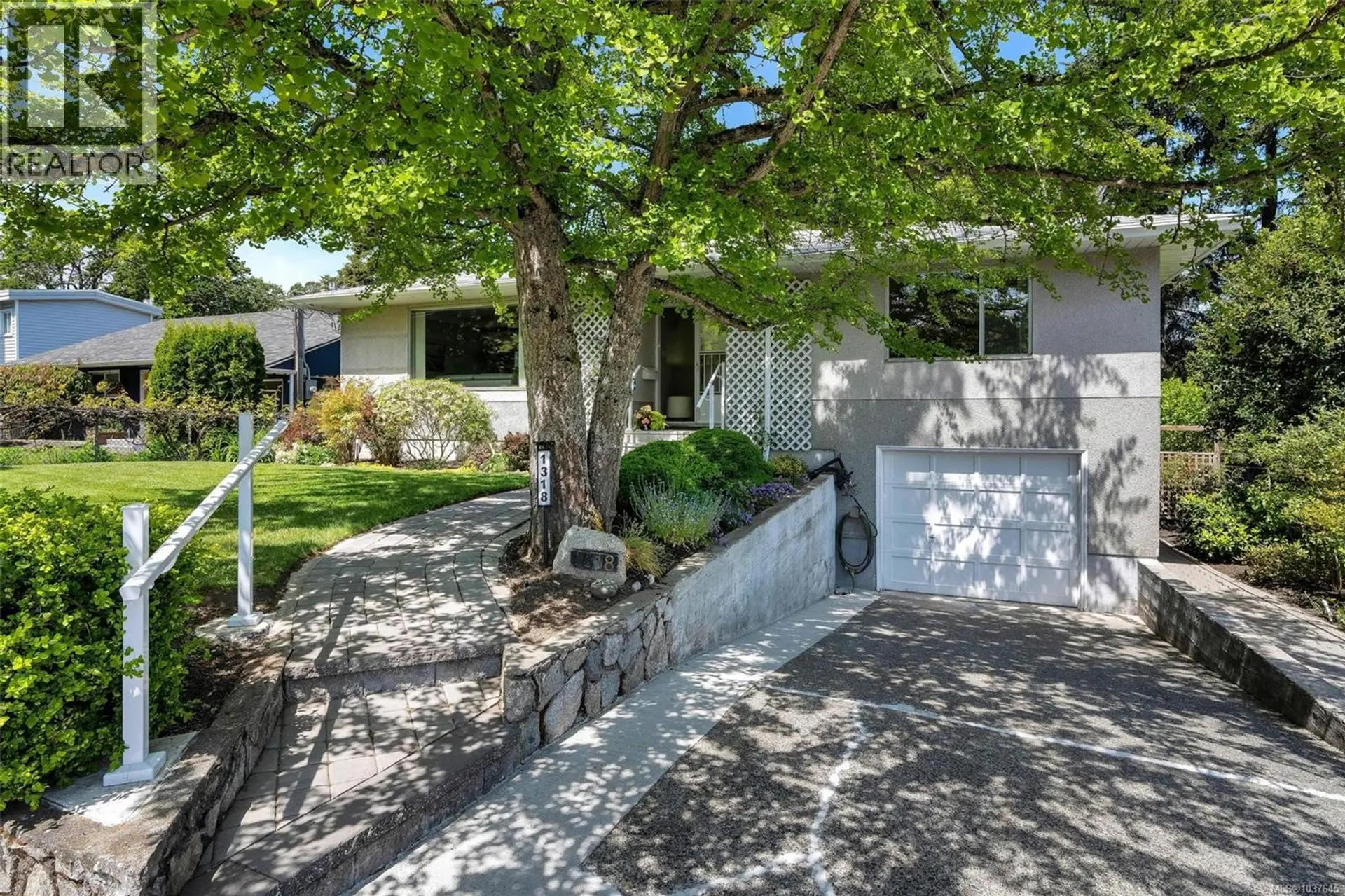 Property at 1318 Moorgreen Pl, Saanich, BC