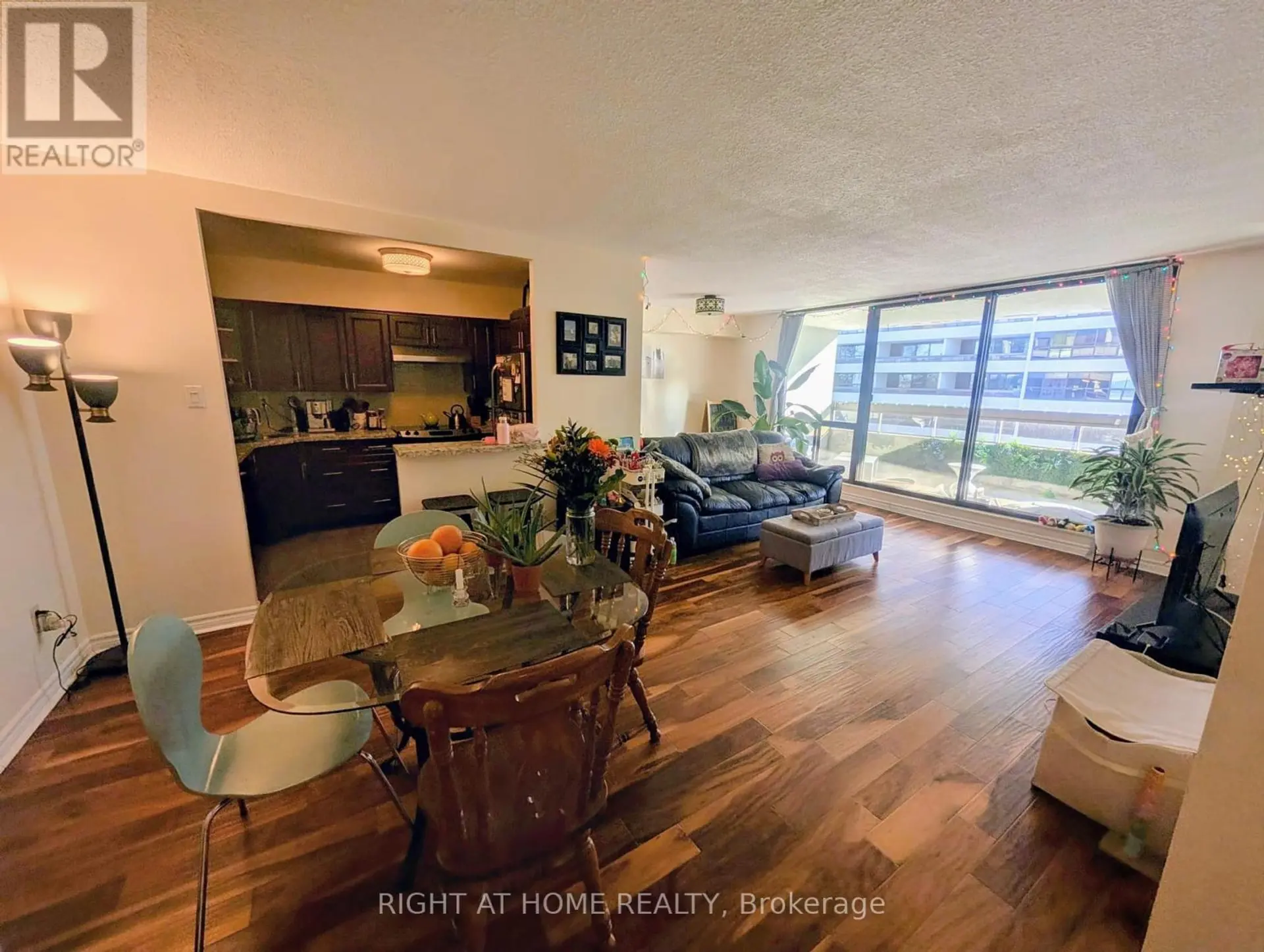 #607 80 QUEBEC AVENUE - Image 3