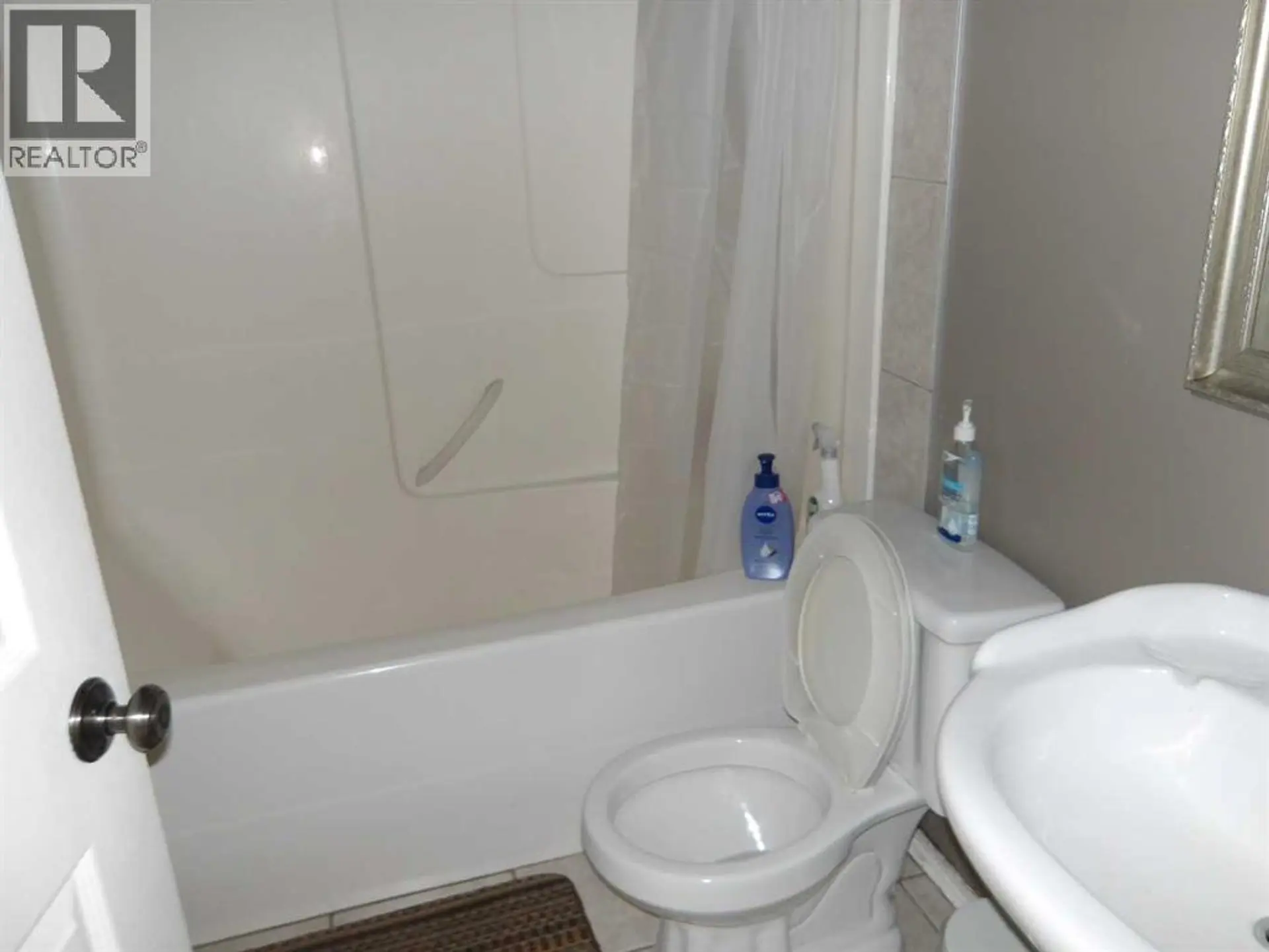 39 ASHLEY Close - Image 12