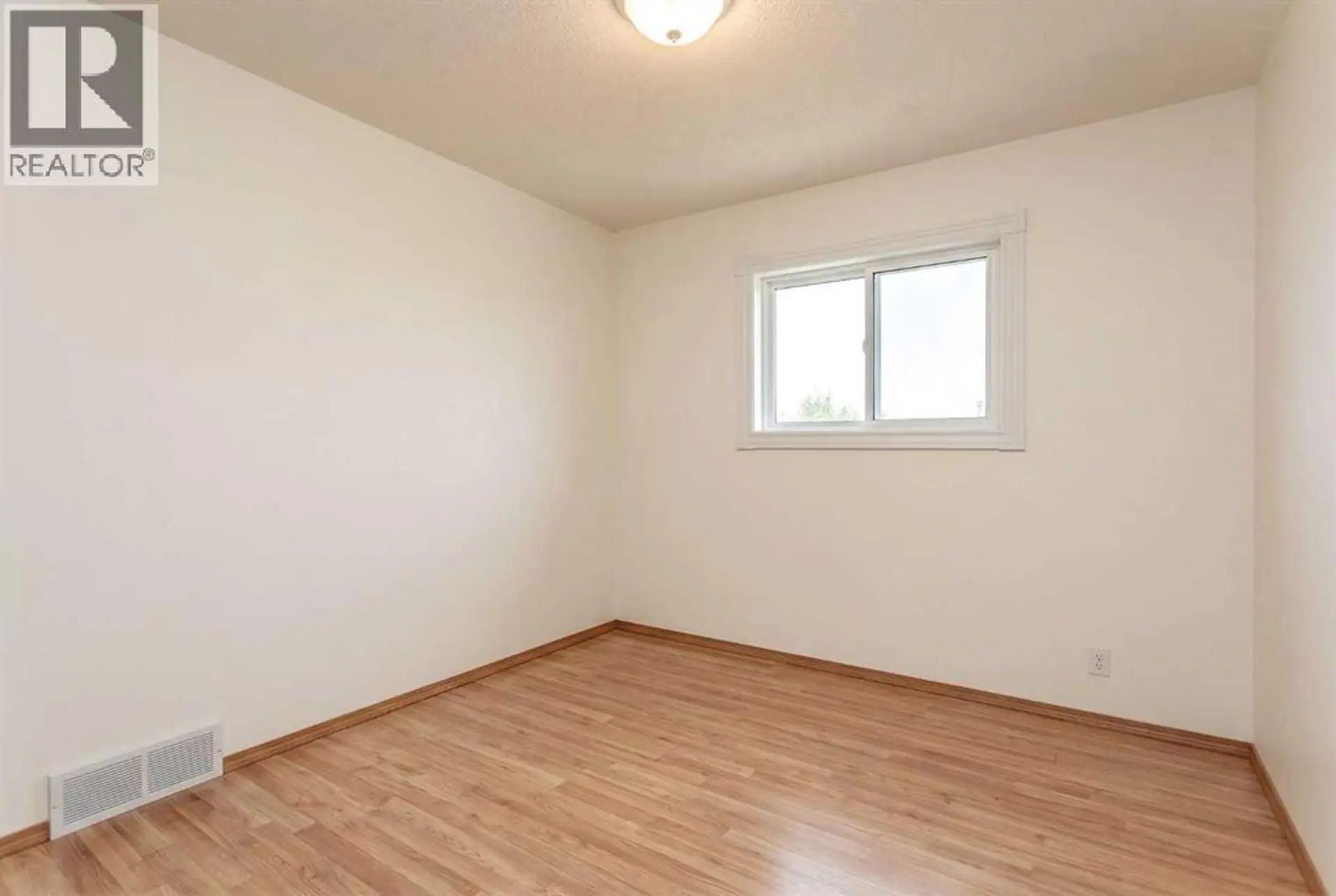 14 Lincoln Park - Image 9