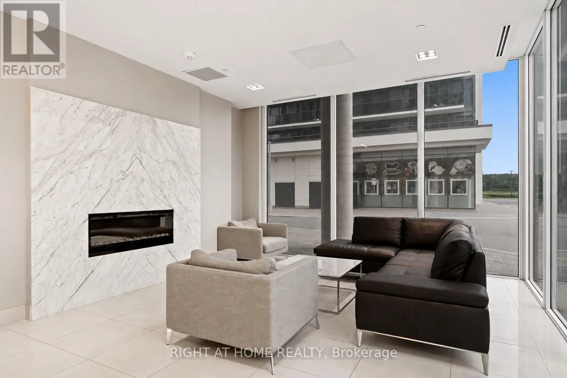 #1010 9816 YONGE STREET - Image 3