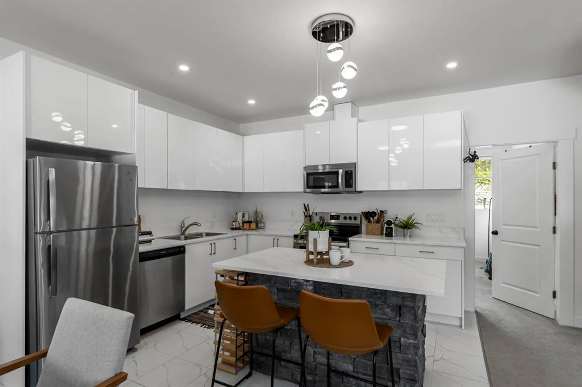 #1 548 Park Street - Image 4