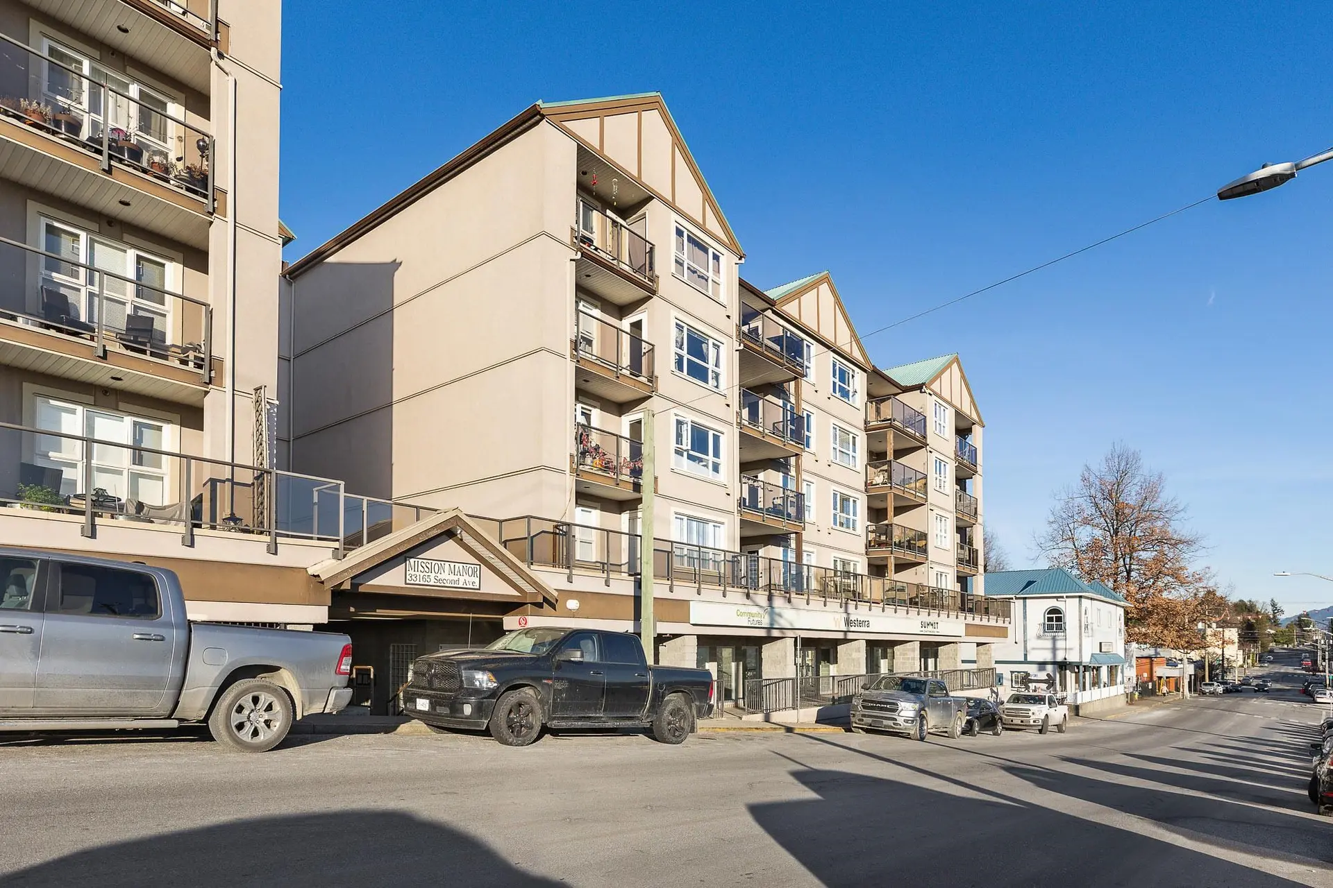 #207 33165 2 Avenue - Image 2