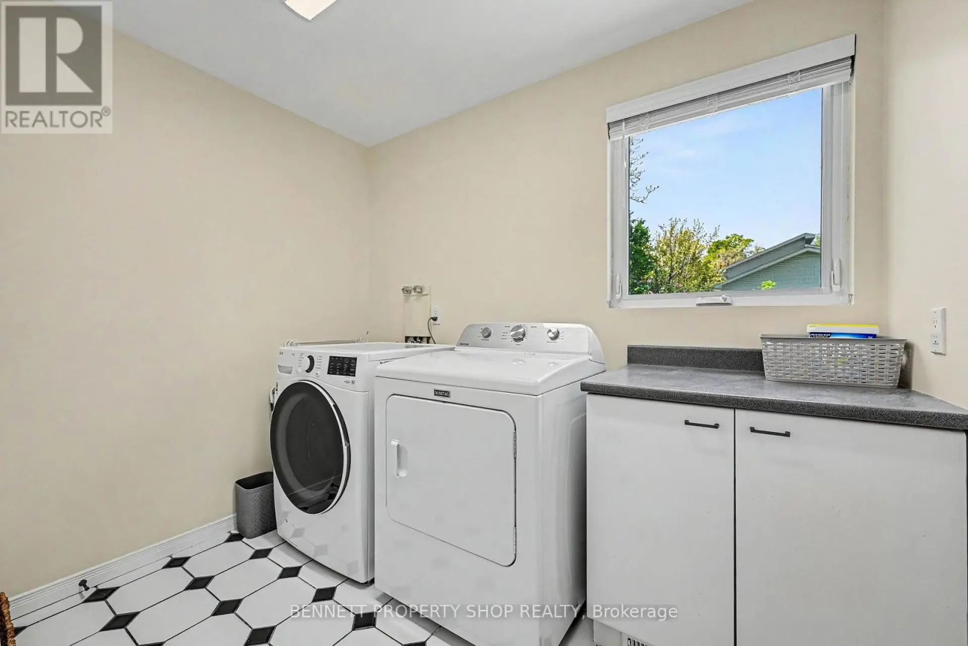 875 KENYON CRESCENT - Image 14