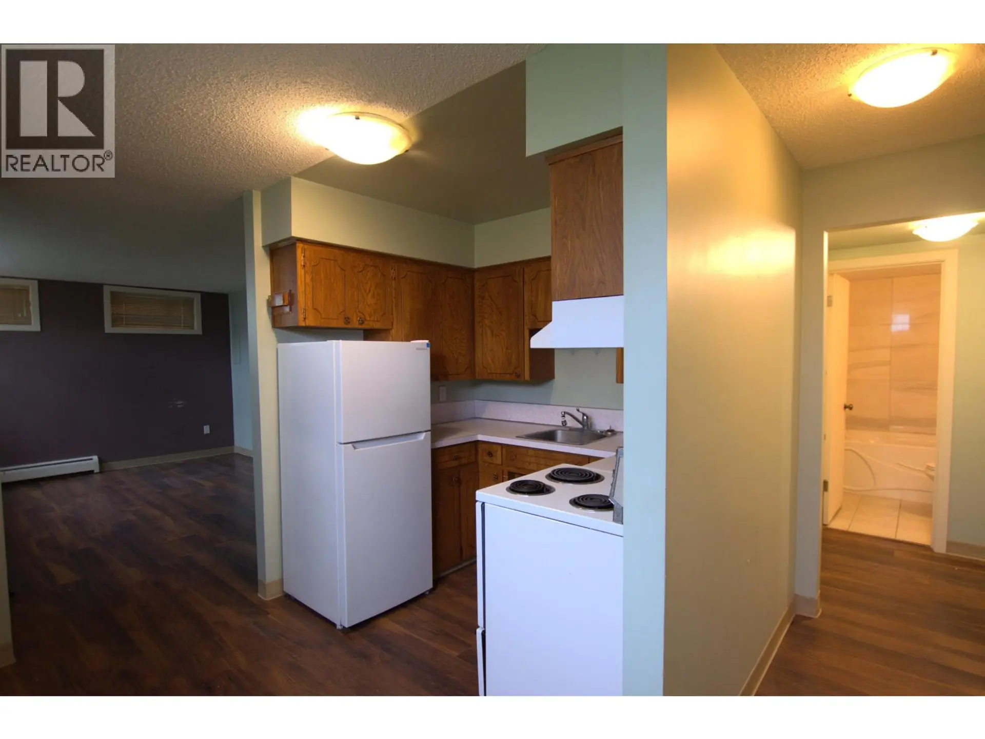 2110 OAK STREET - Image 11