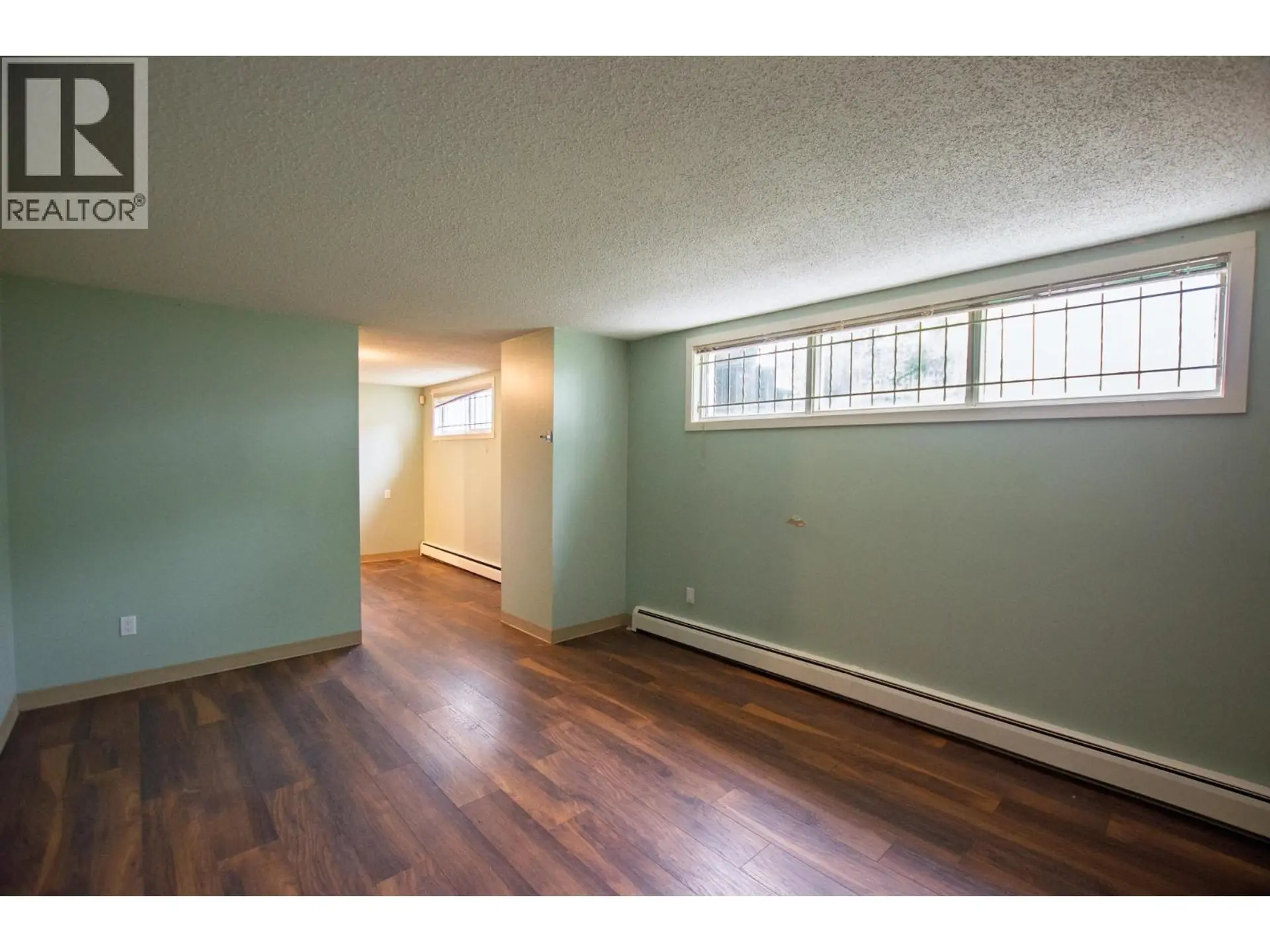 2110 OAK STREET - Image 12