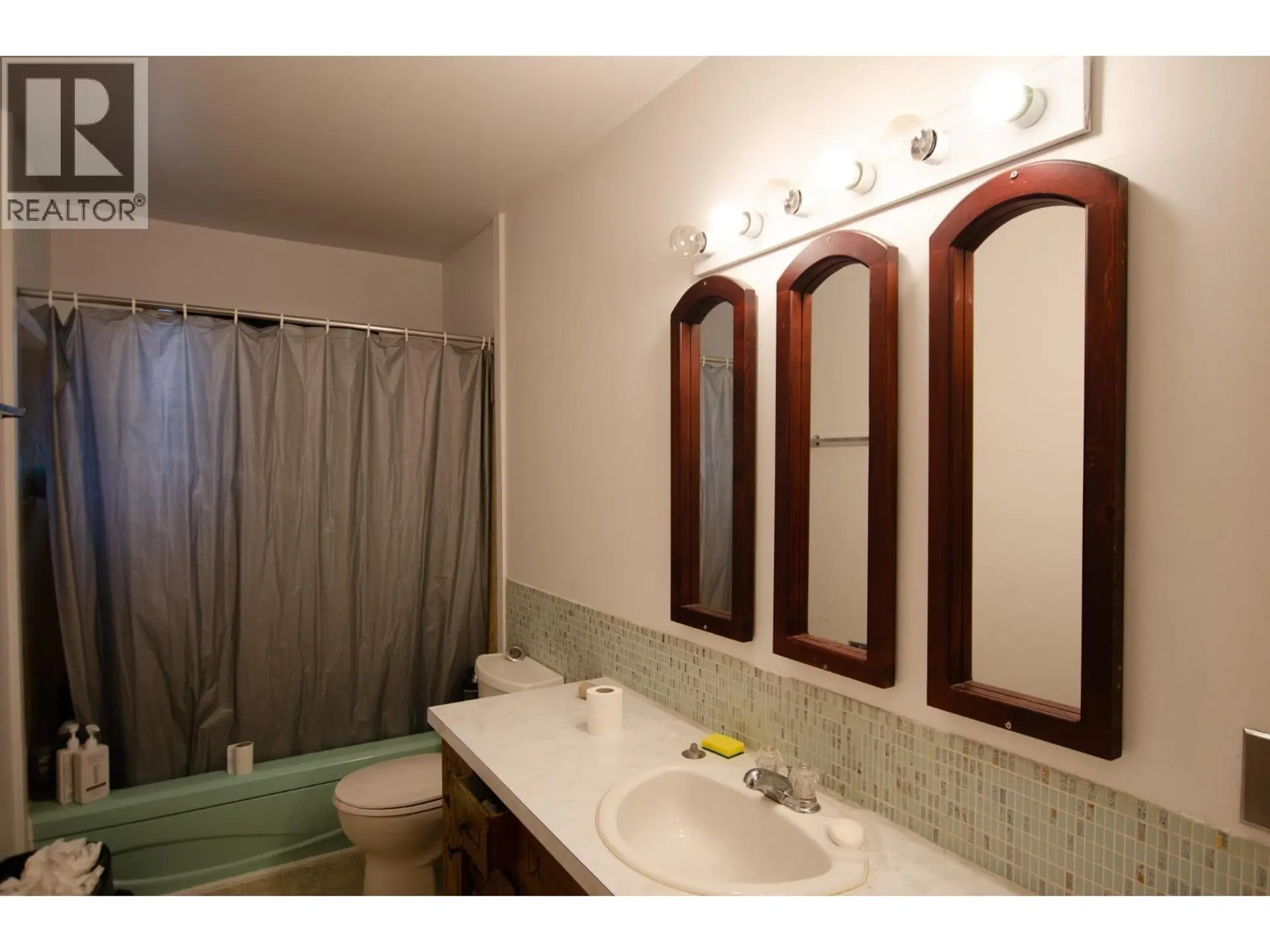 2110 OAK STREET - Image 8