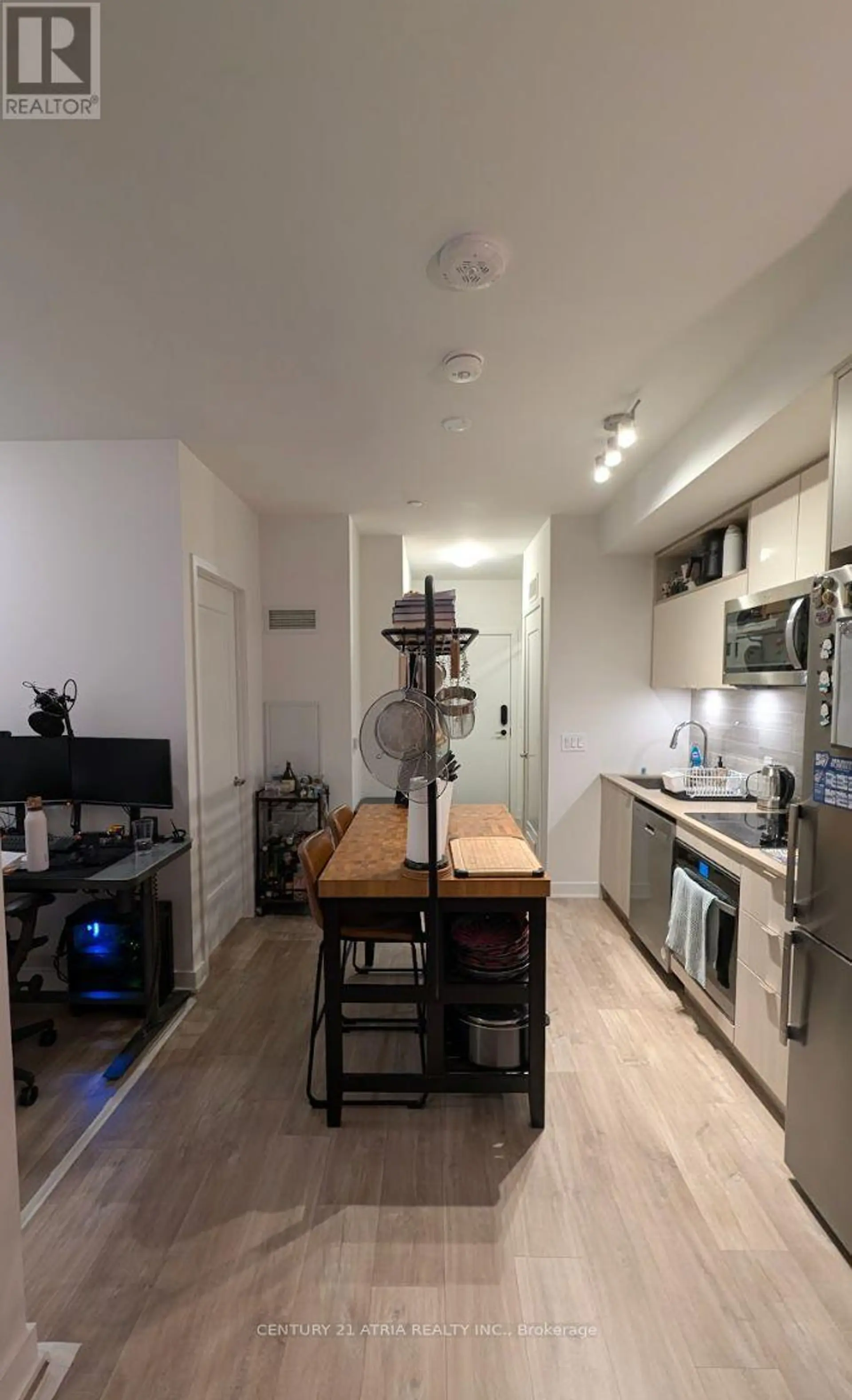 #1929 70 PRINCESS STREET - Image 2