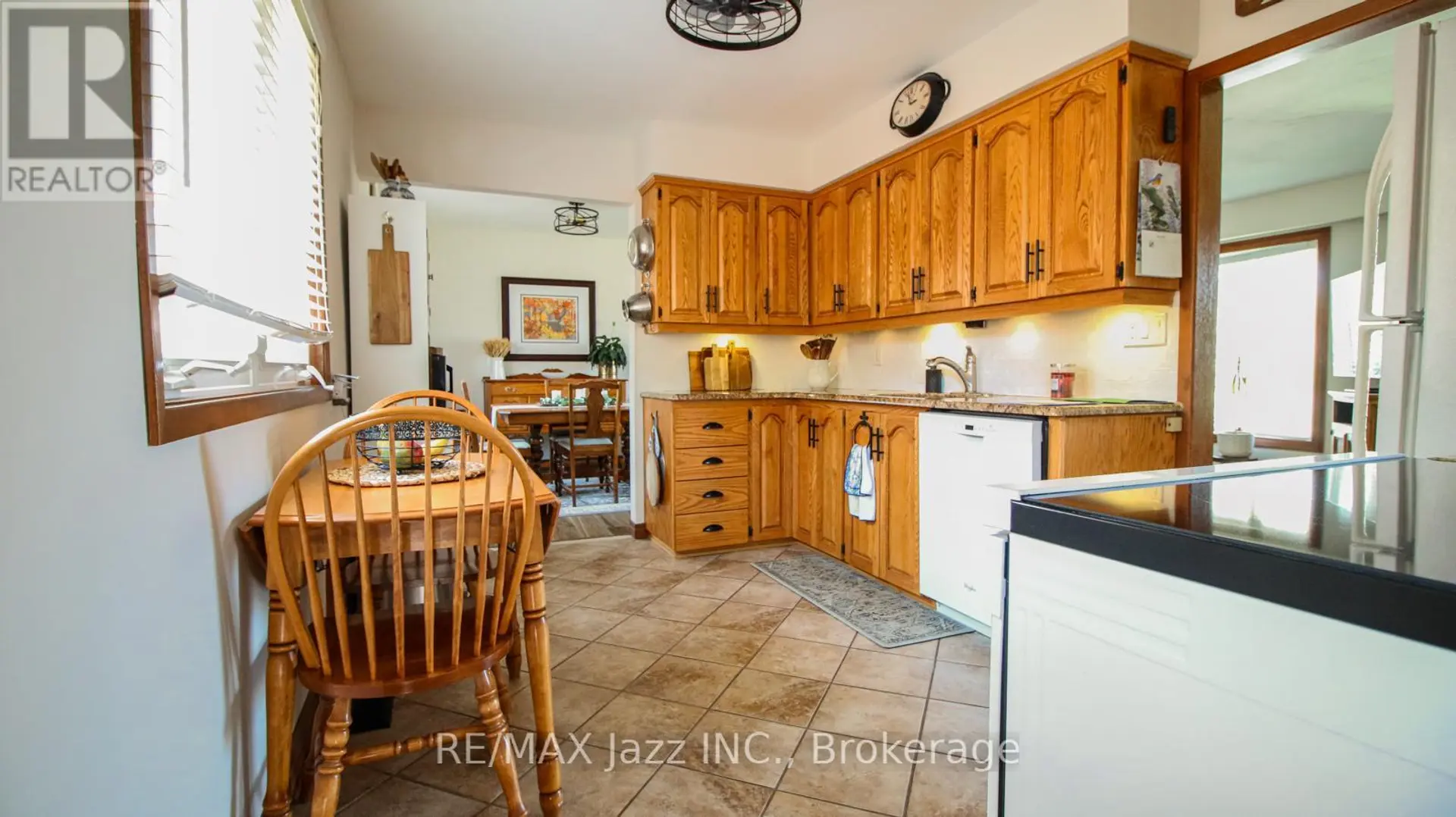330 NIPIGON STREET - Image 4