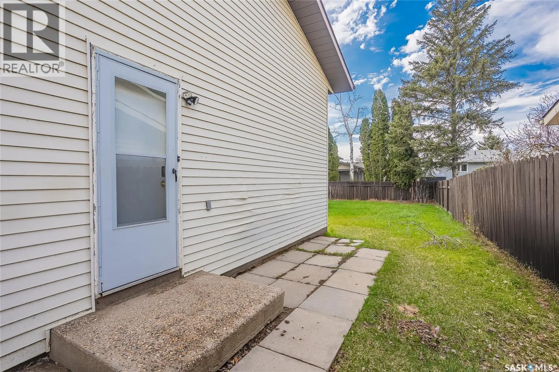 839 Kingsmere BOULEVARD - Image 2
