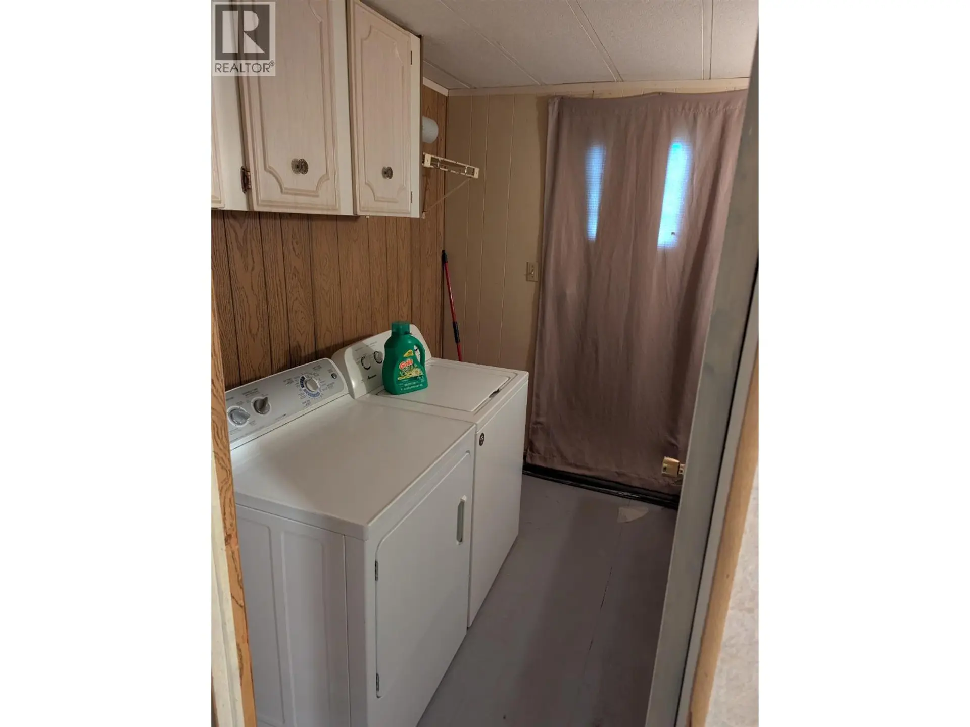 #35 3730 LANSDOWNE CRESCENT - Image 4