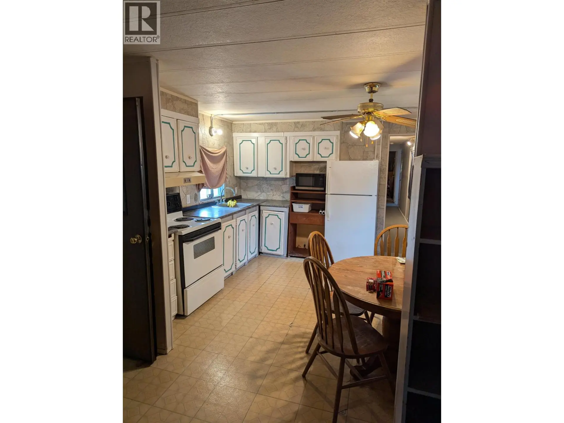 #35 3730 LANSDOWNE CRESCENT - Image 2