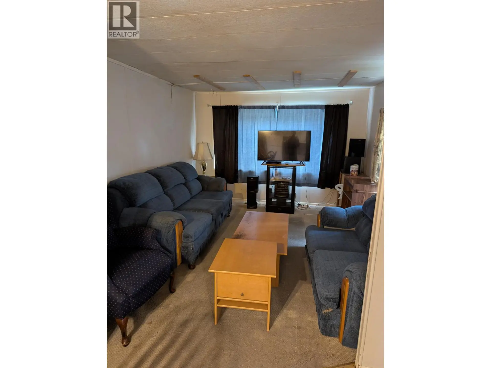 #35 3730 LANSDOWNE CRESCENT - Image 3