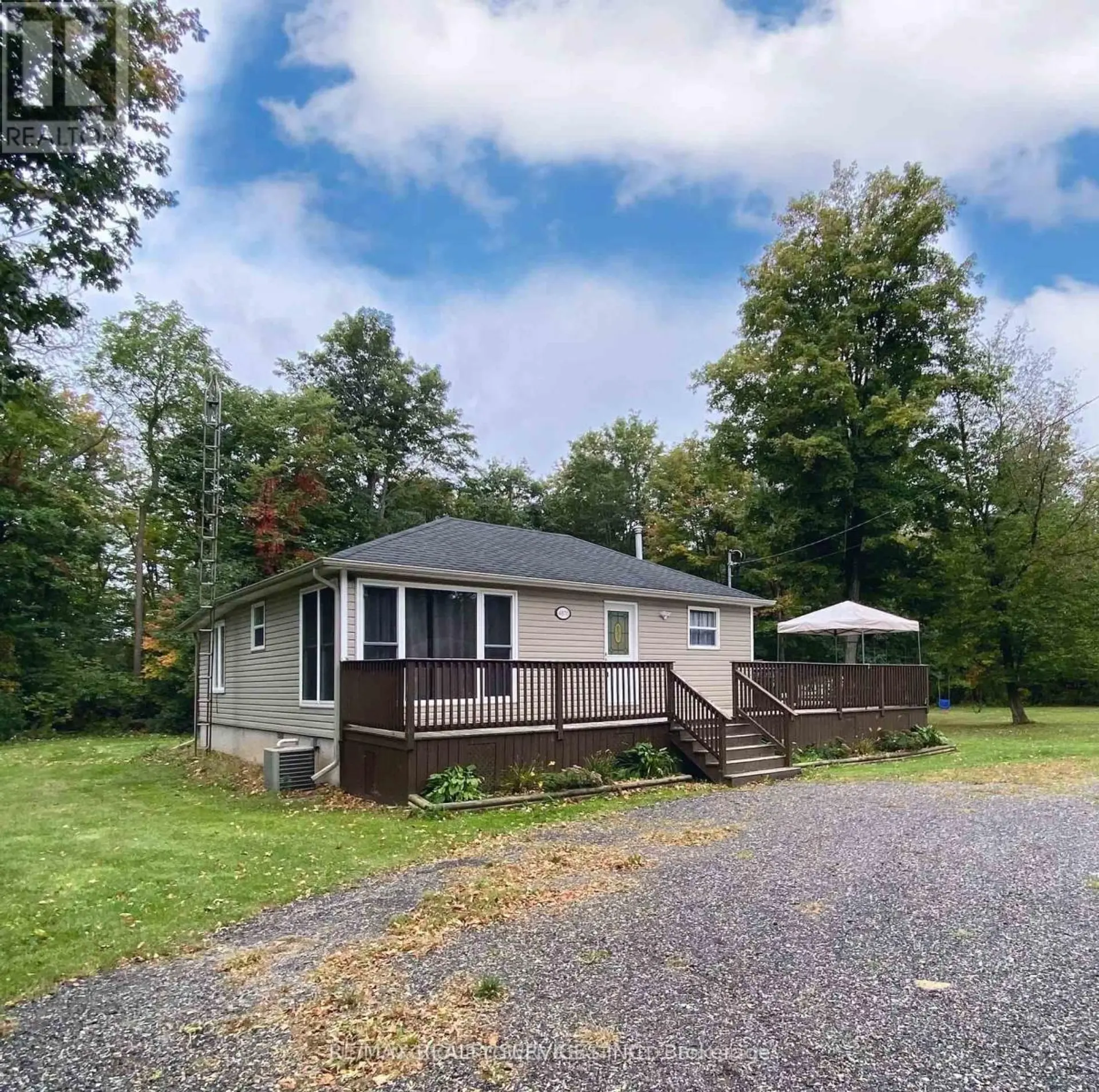 4870 MAPLEVIEW CRESCENT - Image 1