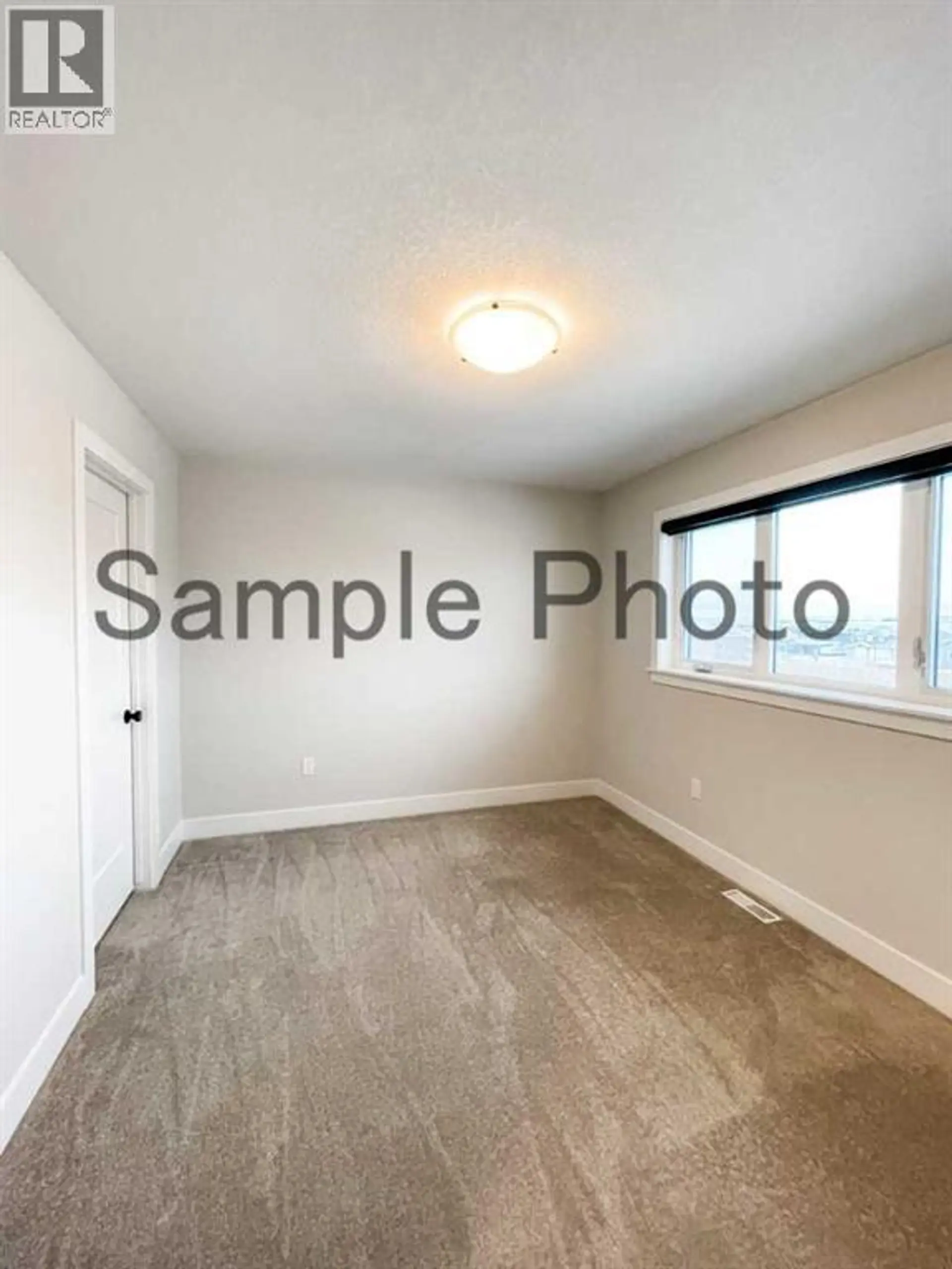 12005 54 Avenue - Image 16