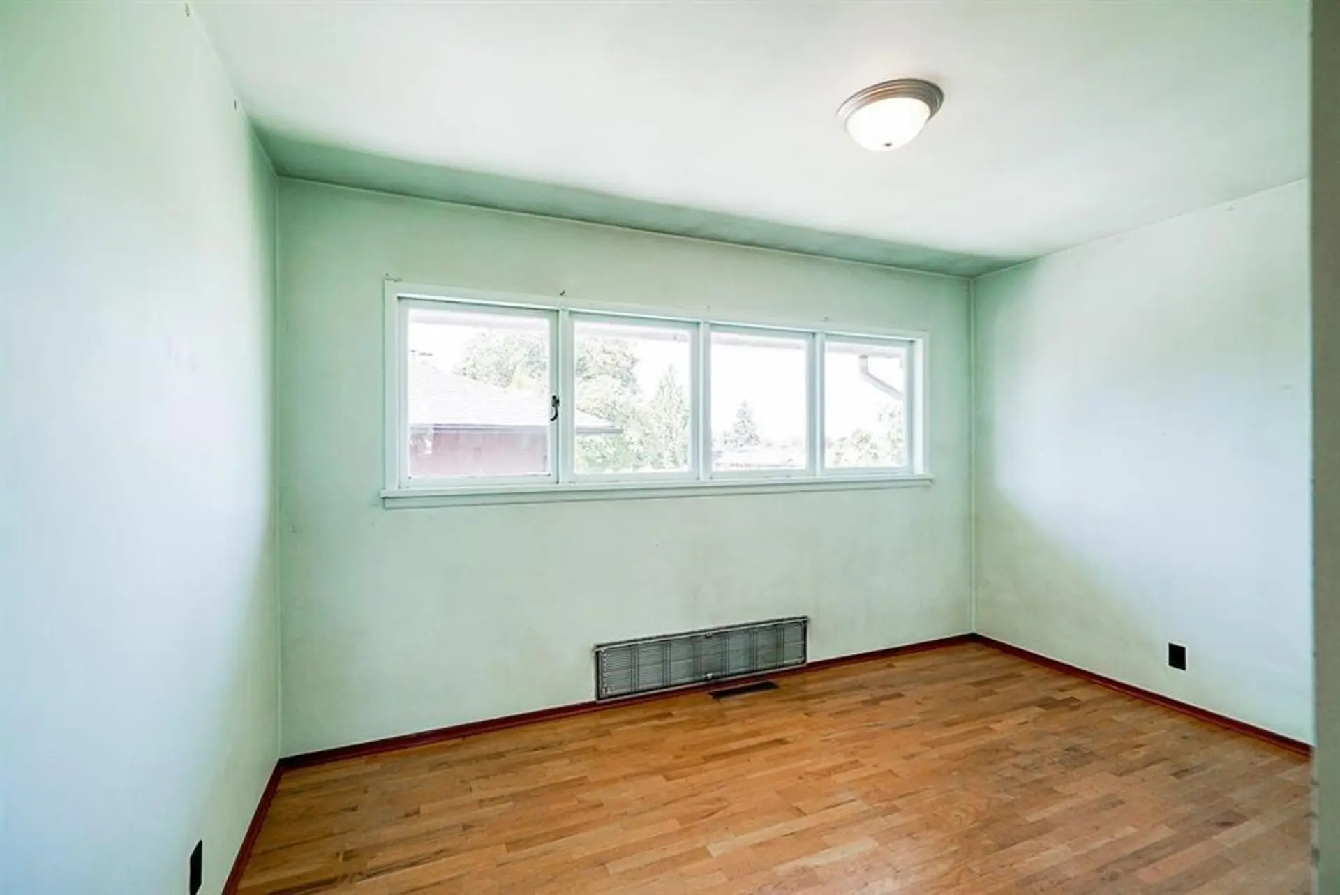 7833 Coquitlam Street - Image 7