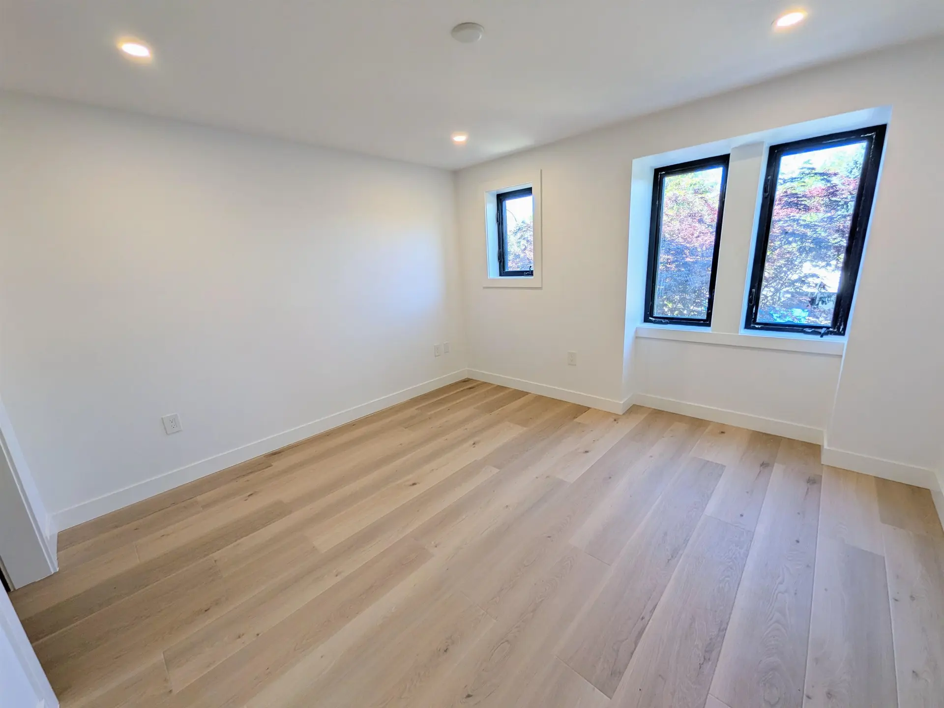 920 E 16th Avenue - Image 11