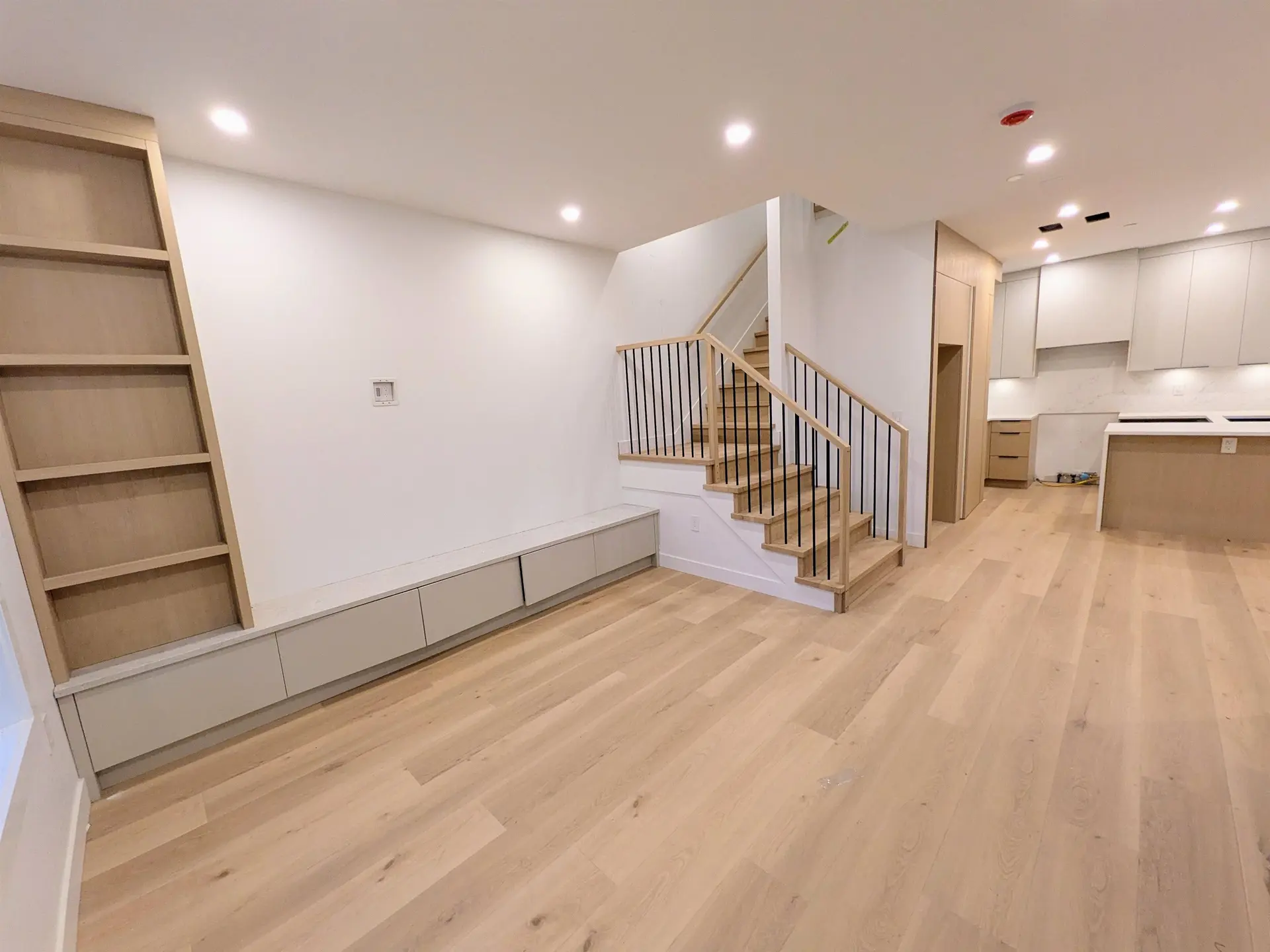 920 E 16th Avenue - Image 4