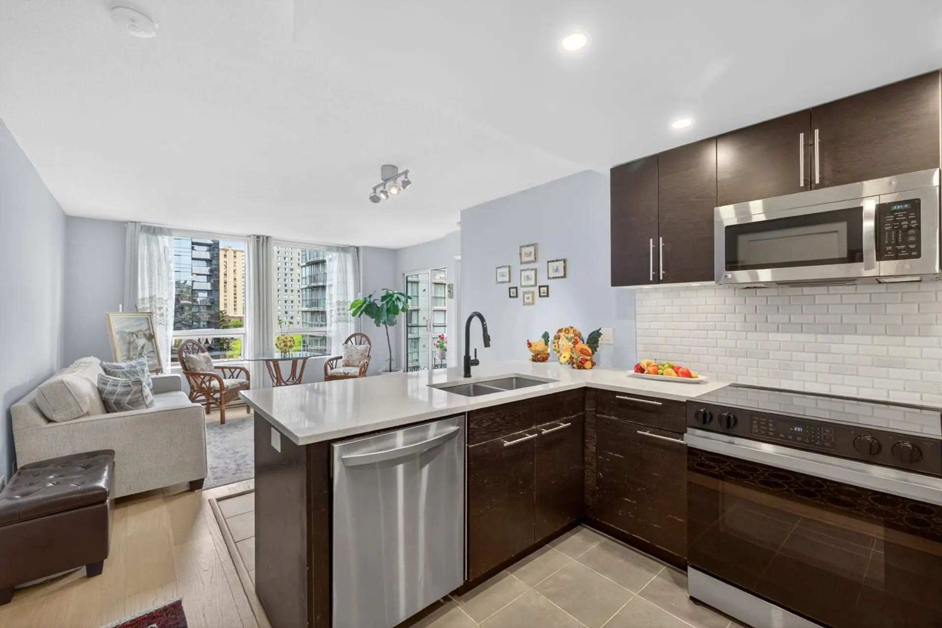 Property at #1005 811 Helmcken Street, Vancouver, BC