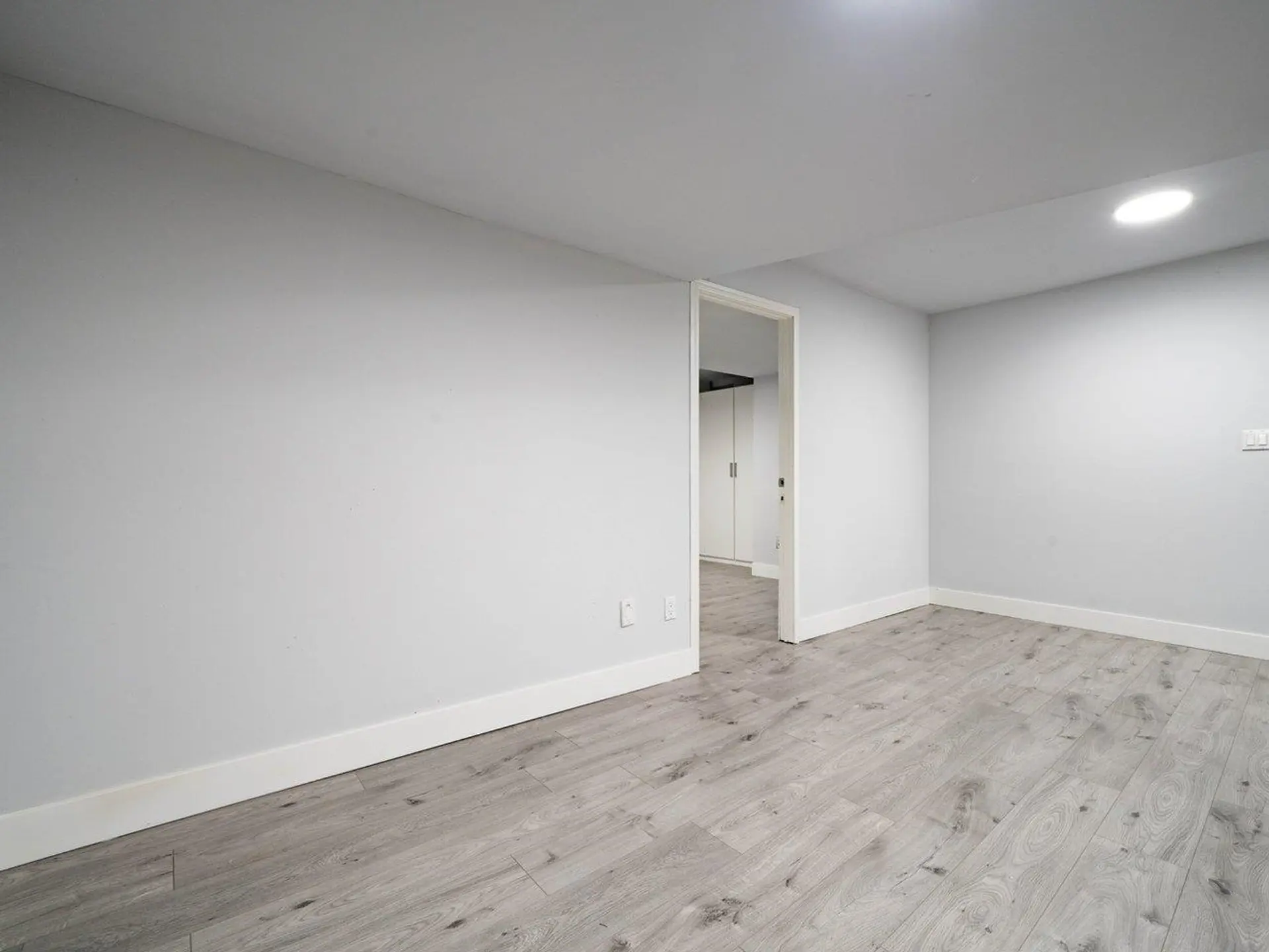 2644 140 Street - Image 8