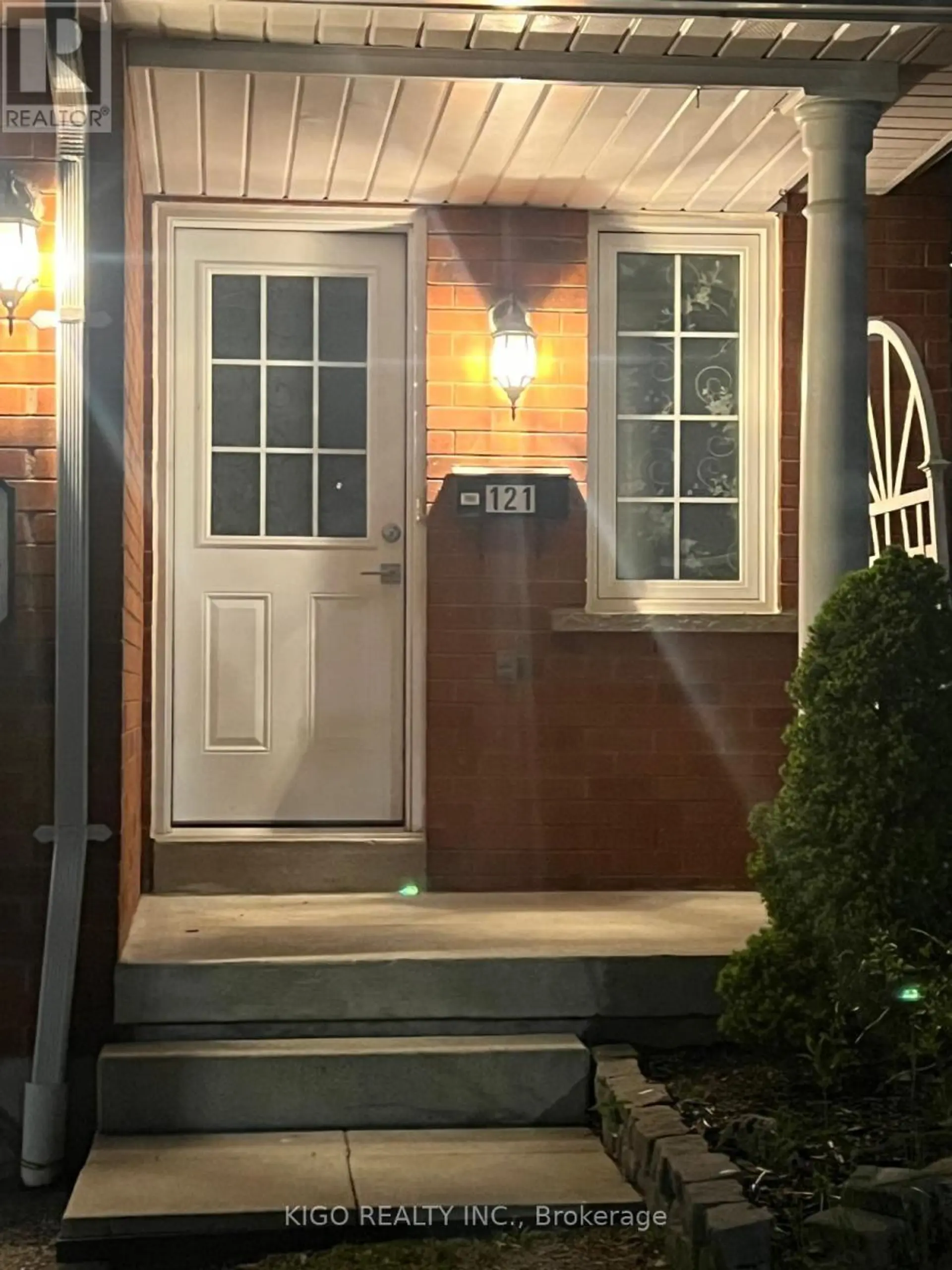 #121 10 BASSETT BOULEVARD - Image 2