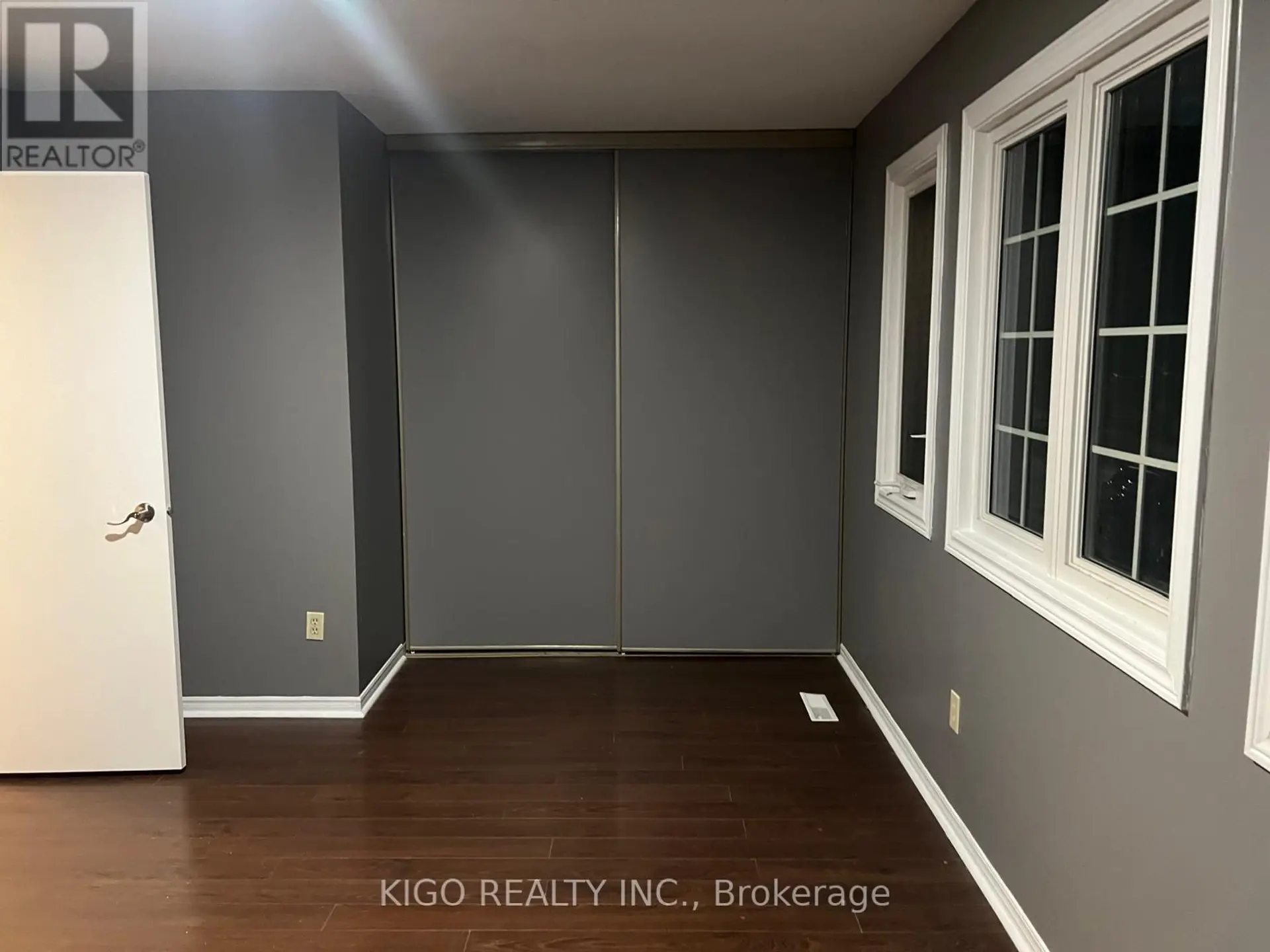 #121 10 BASSETT BOULEVARD - Image 4